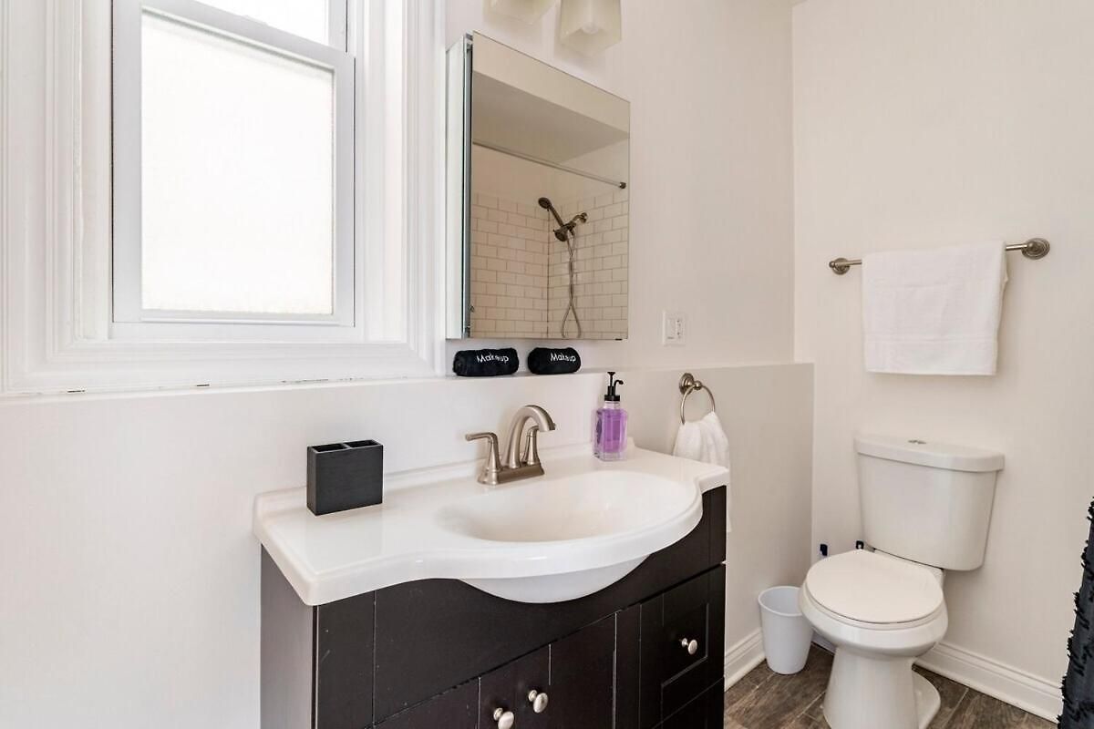 Cozy 2 Bedroom 1 Ba Flat Just 10 Mins From Downtown Apartment Chicago