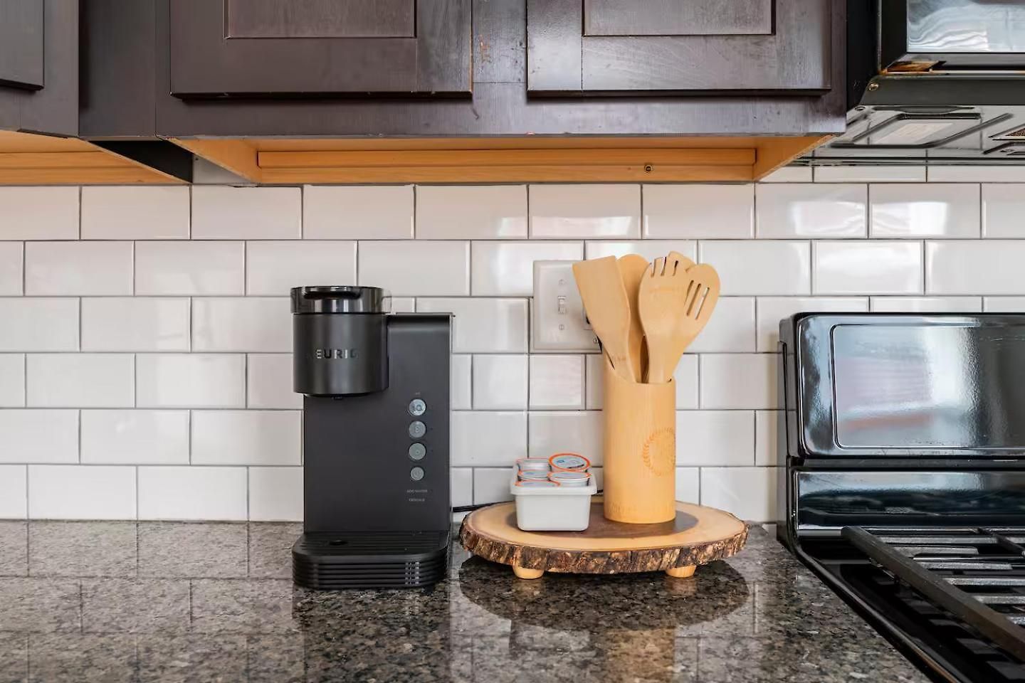 Cozy 2 Bedroom 1 Ba Flat Just 10 Mins From Downtown