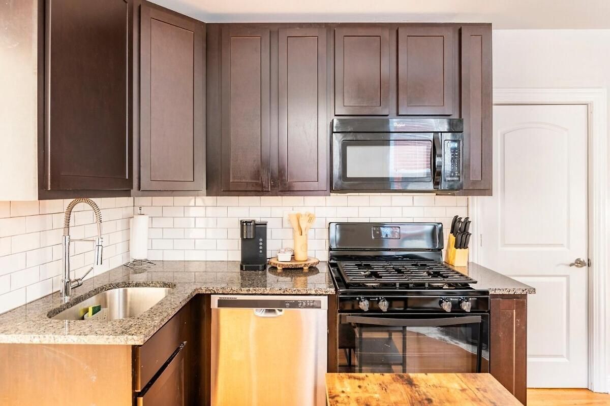Cozy 2 Bedroom 1 Ba Flat Just 10 Mins From Downtown Apartment