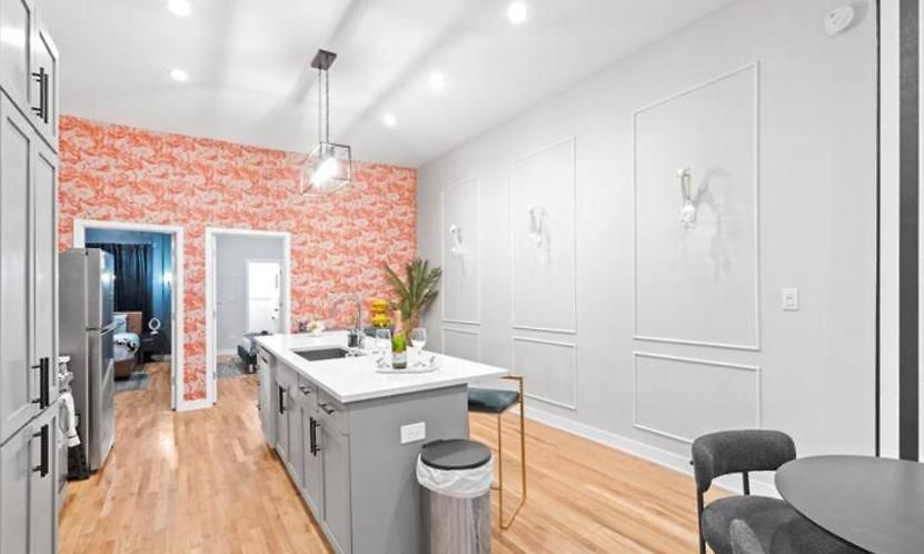2 Bd 2 Ba Bucktown Safari Flat Chicago