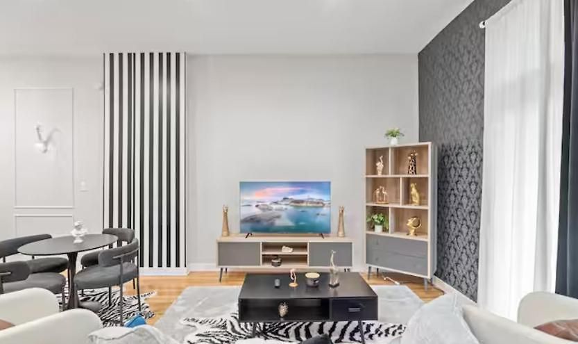 2 Bd 2 Ba Bucktown Safari Flat * Chicago