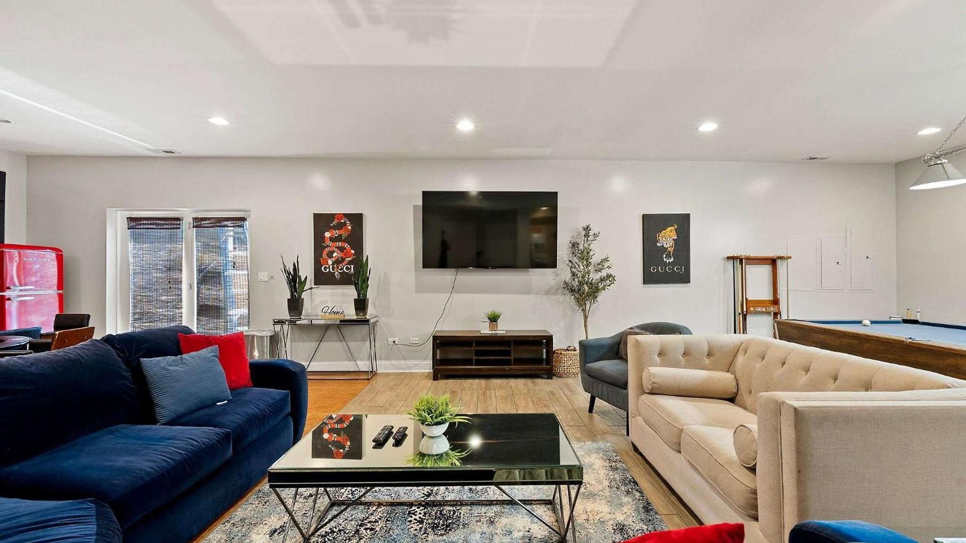 Spacious Luxury Retreat 8 Bed Oasis With 6 Baths Holiday home Chicago