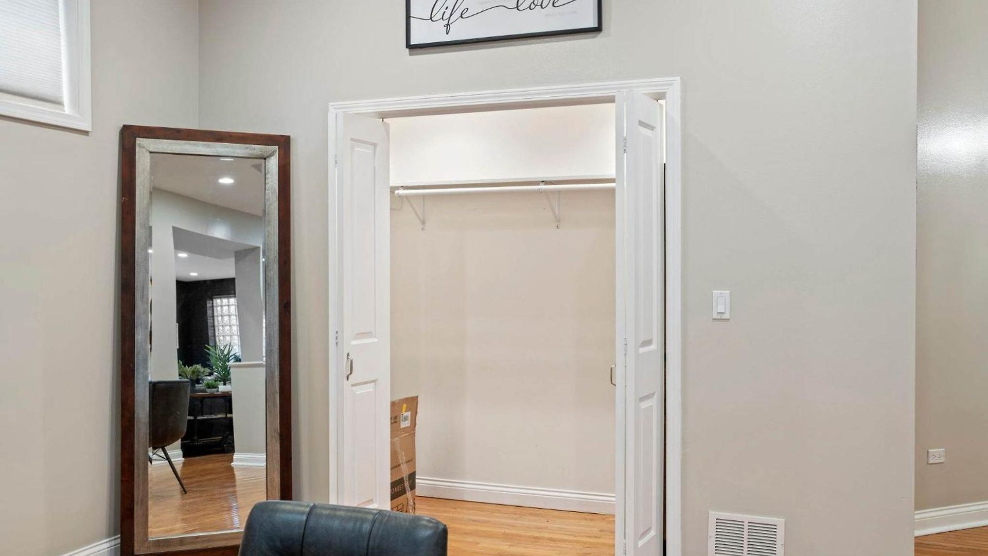 Holiday home Spacious Luxury Retreat 8 Bed Oasis With 6 Baths Chicago