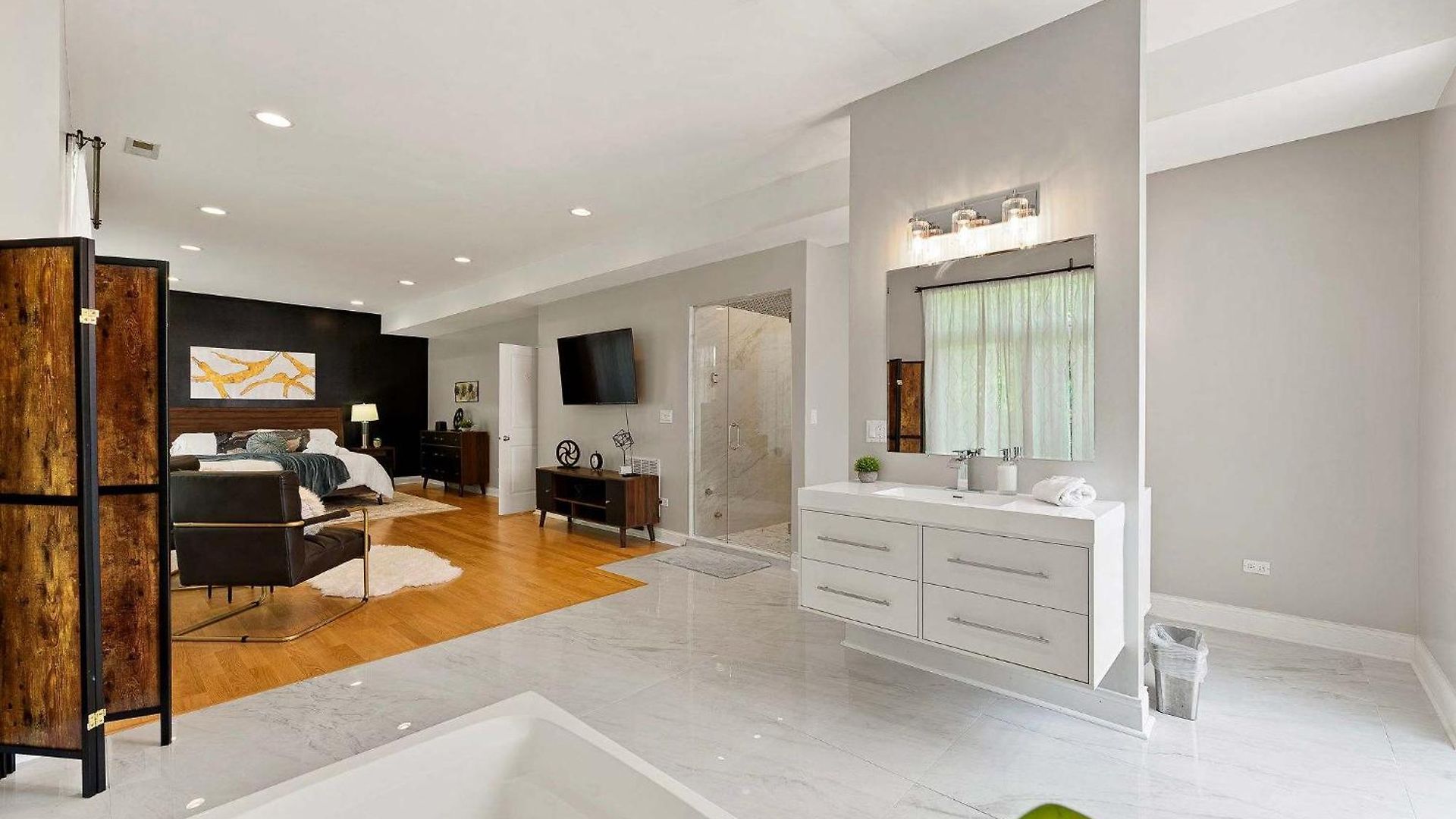 Spacious Luxury Retreat 8 Bed Oasis With 6 Baths *