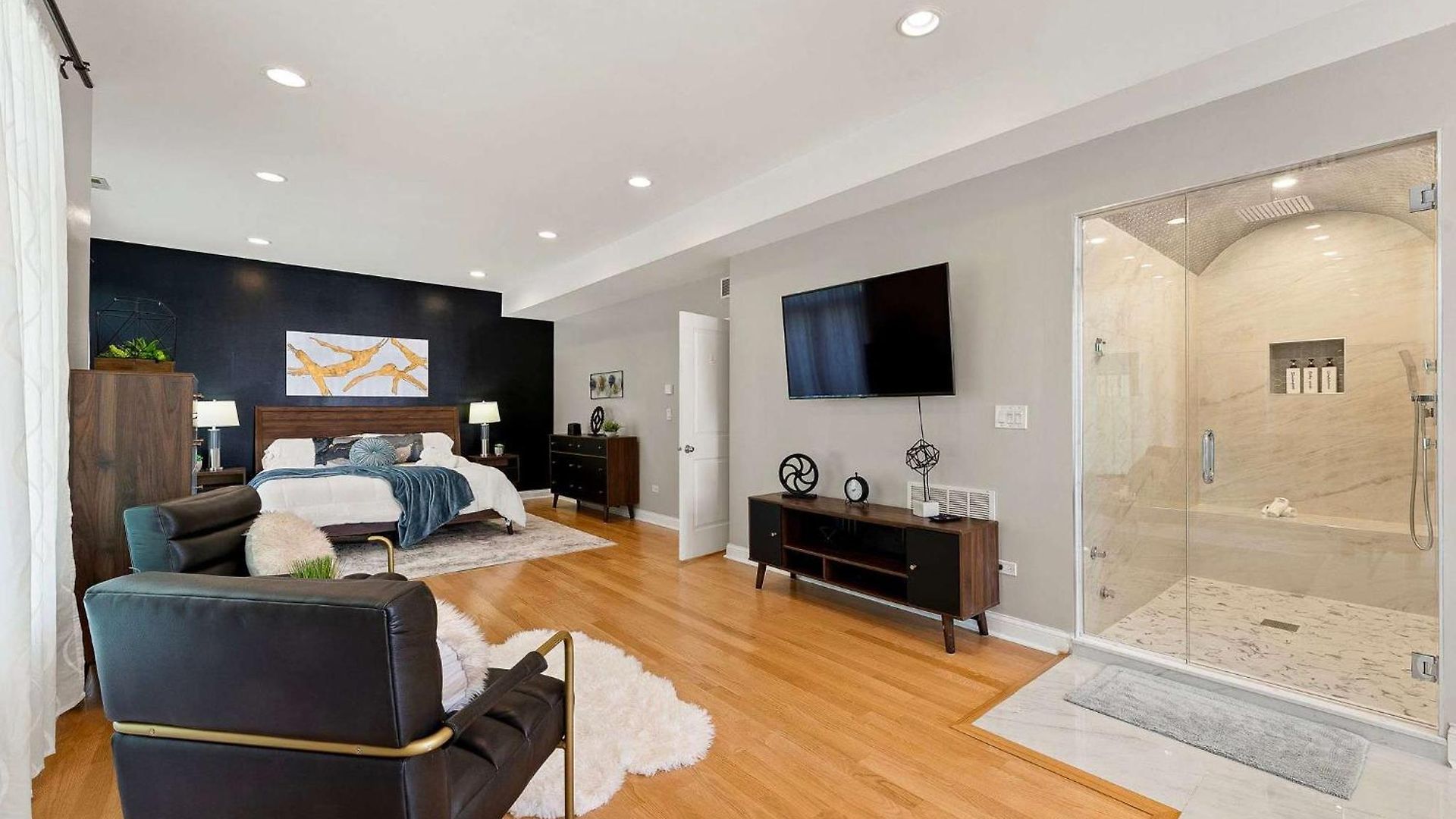 Spacious Luxury Retreat 8 Bed Oasis With 6 Baths Holiday home Chicago