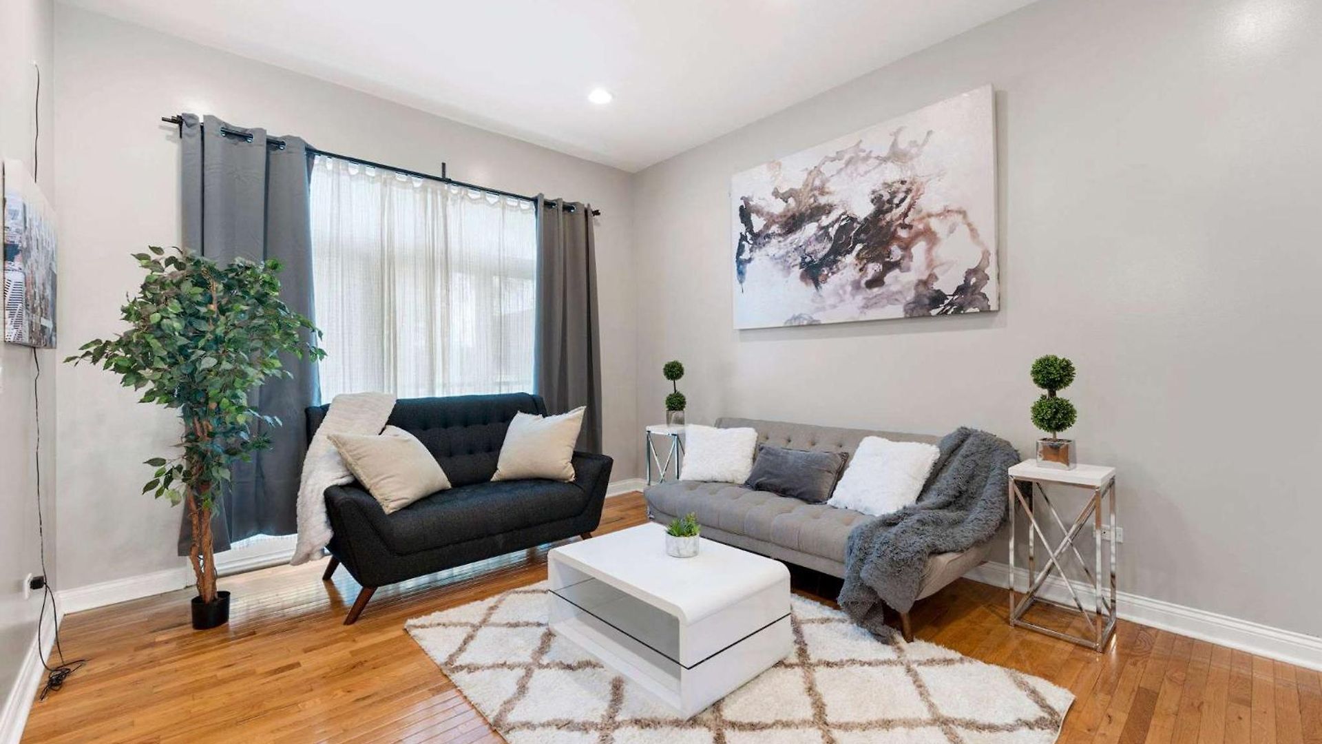 Holiday home Spacious Luxury Retreat 8 Bed Oasis With 6 Baths Chicago