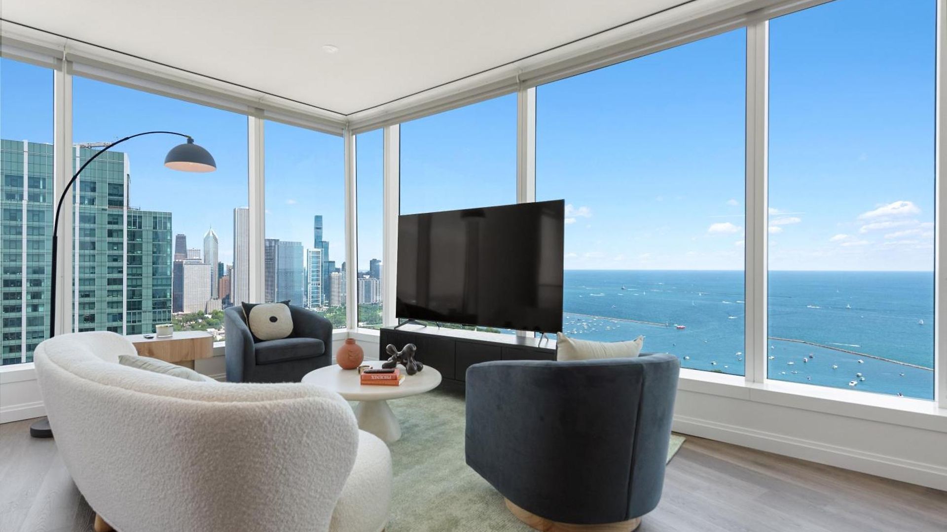 Lux Apts With Views And Amenities *