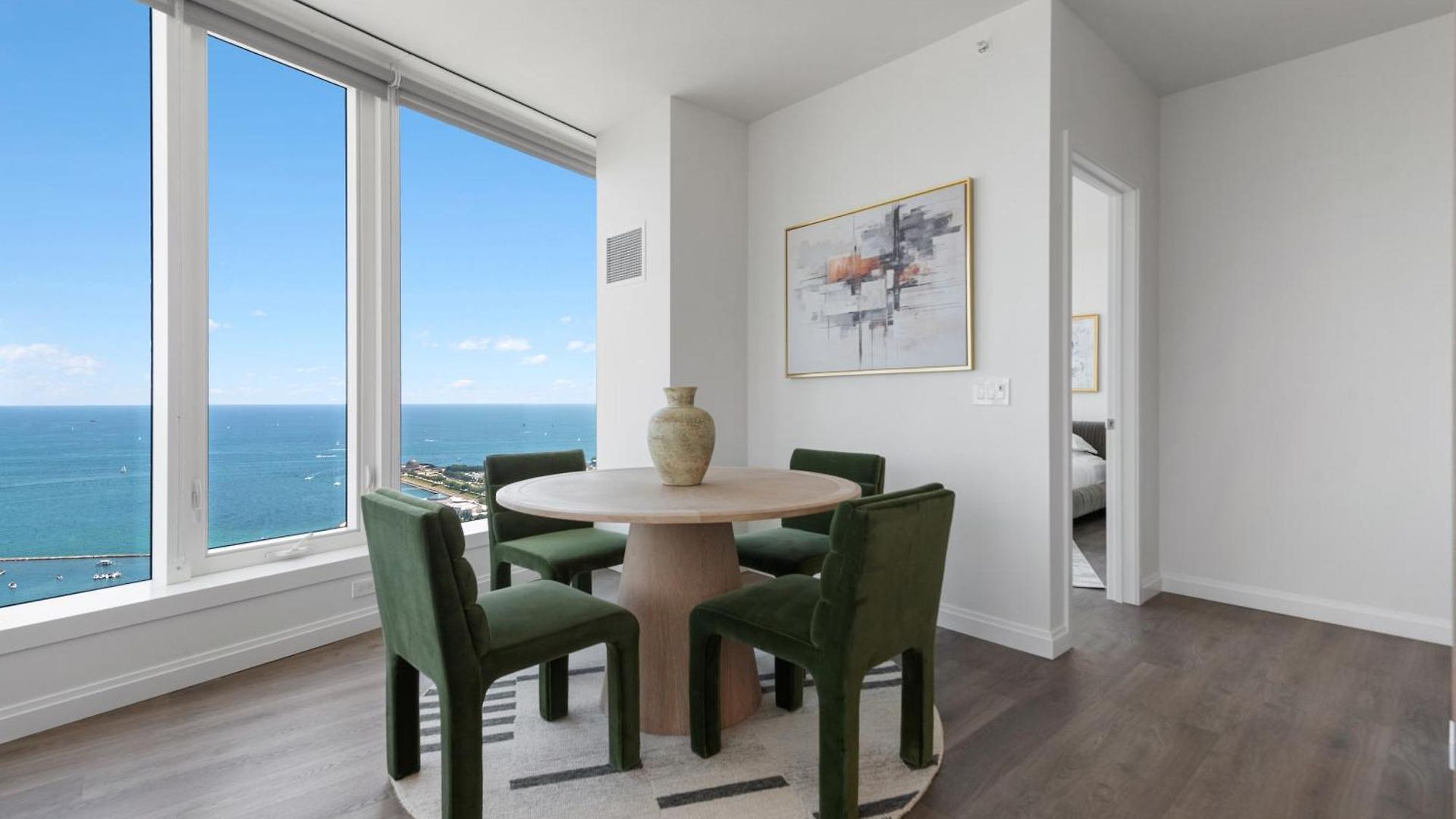 Lux Apts With Views And Amenities Chicago