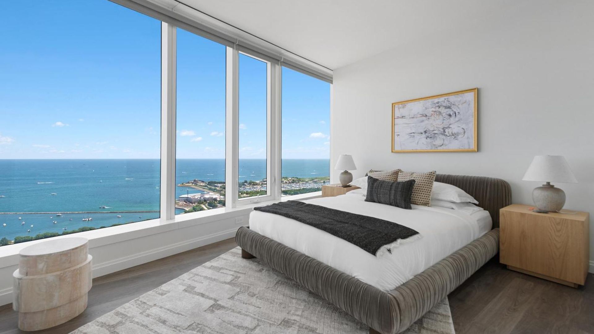 Lux Apts With Views And Amenities