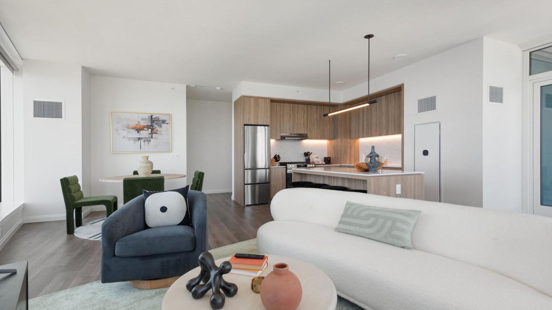 Lux Apts With Views And Amenities Apartment Chicago