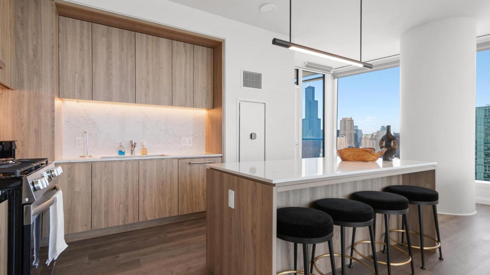 Apartment Lux Apts With Views And Amenities