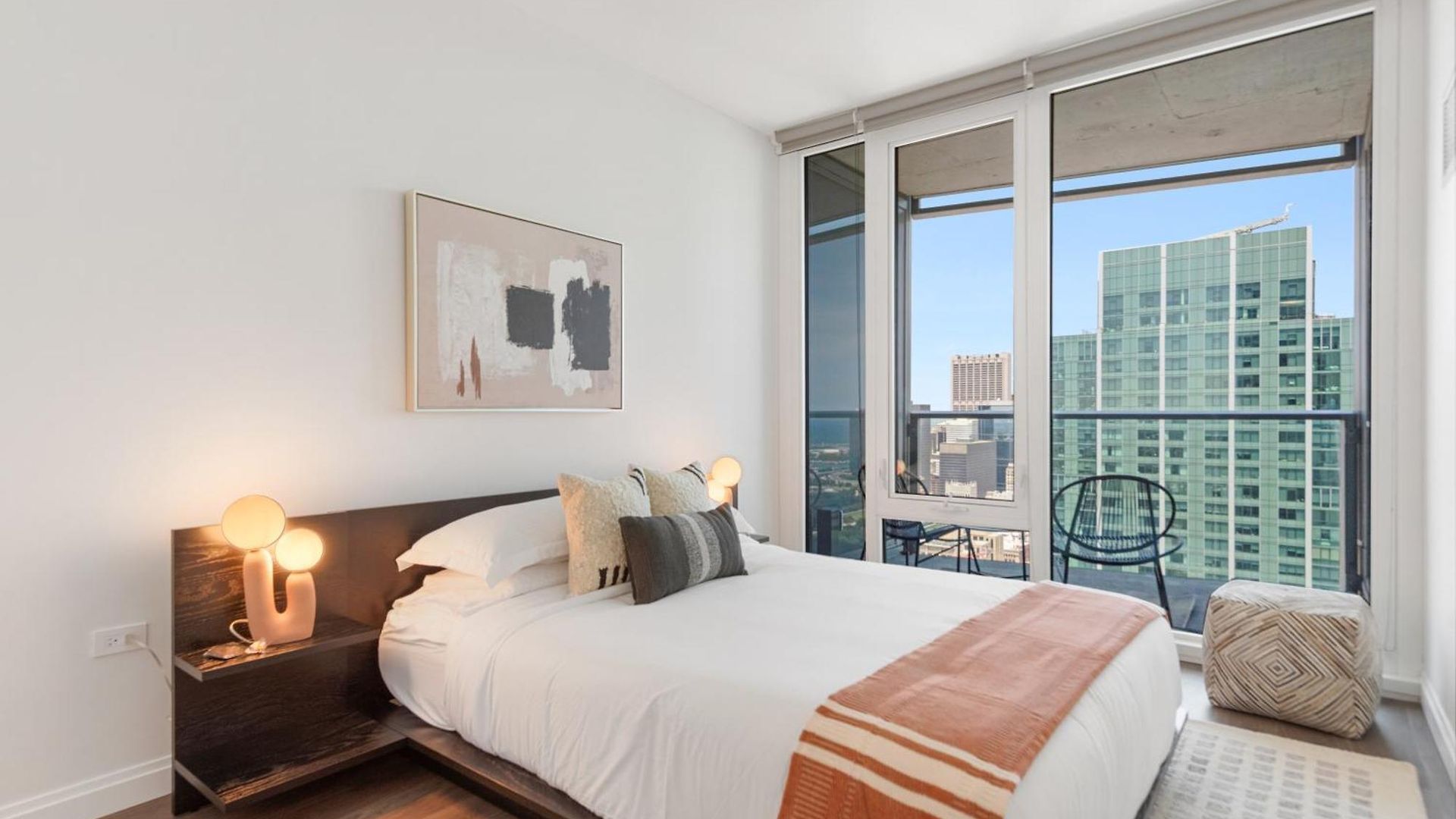 Apartment Lux Apts With Views And Amenities Chicago