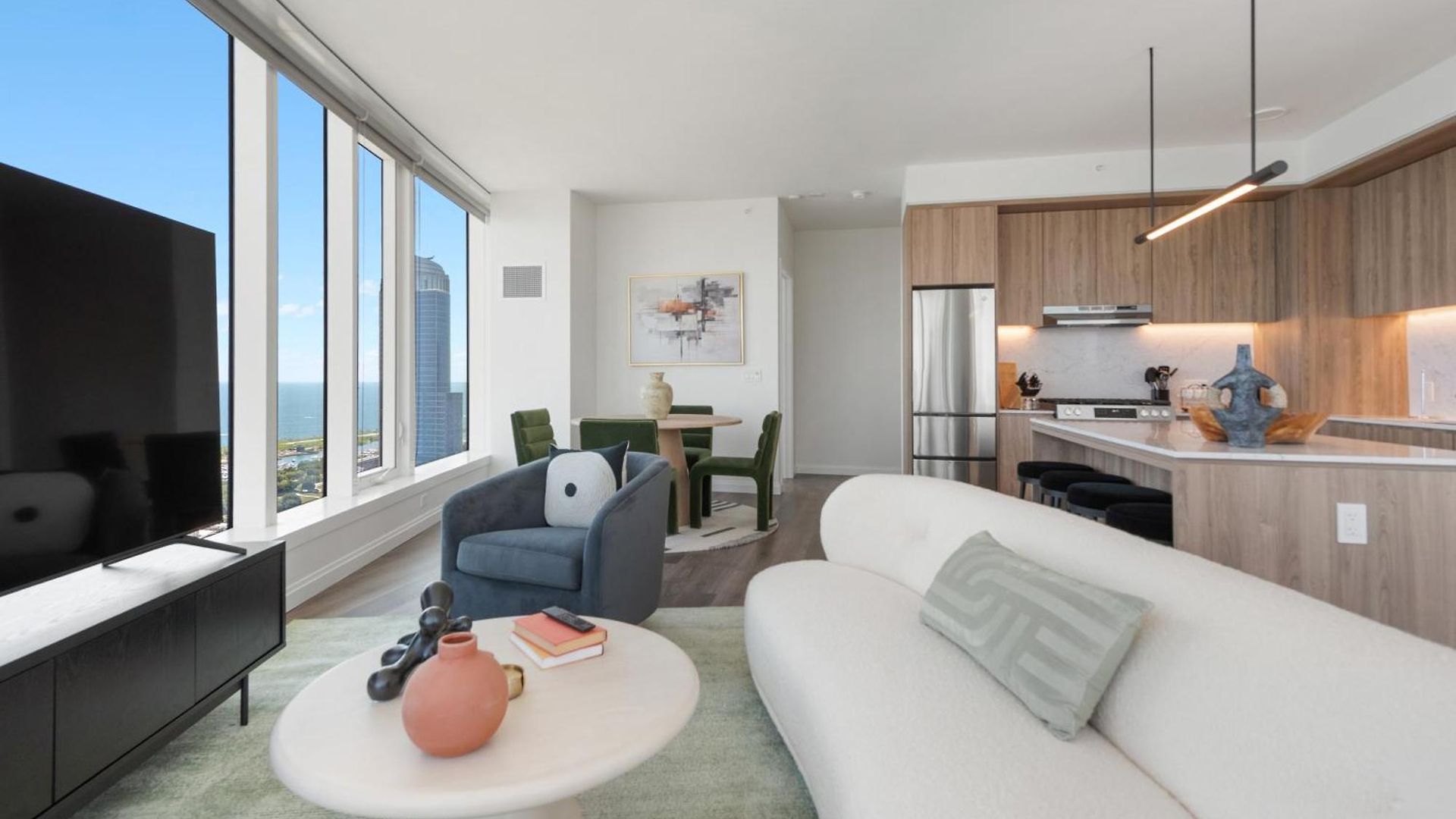 Apartment Lux Apts With Views And Amenities
