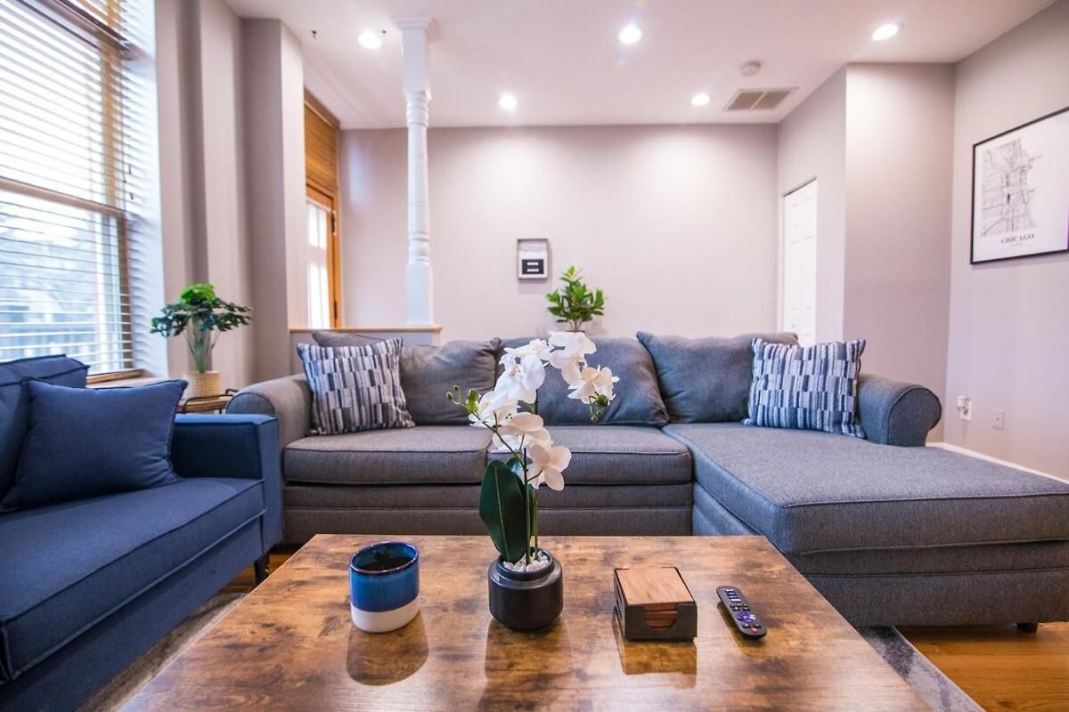 Apartment 3bd 3ba Bronzeville Beauty