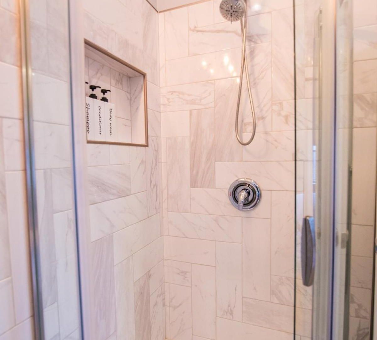 3bd 3ba Bronzeville Beauty * Chicago