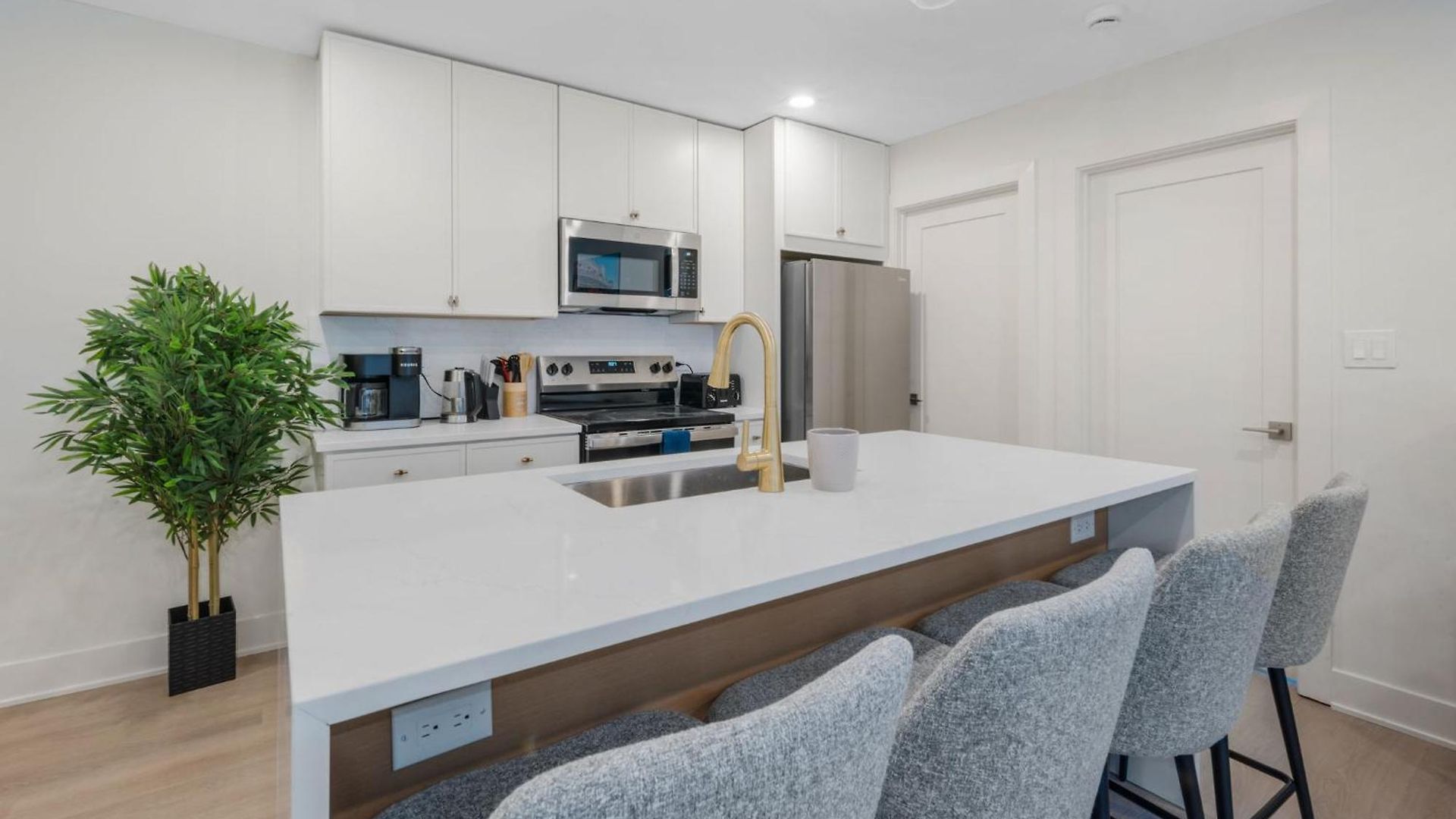 1 Bedroom With Rooftop And Wrigley Views *