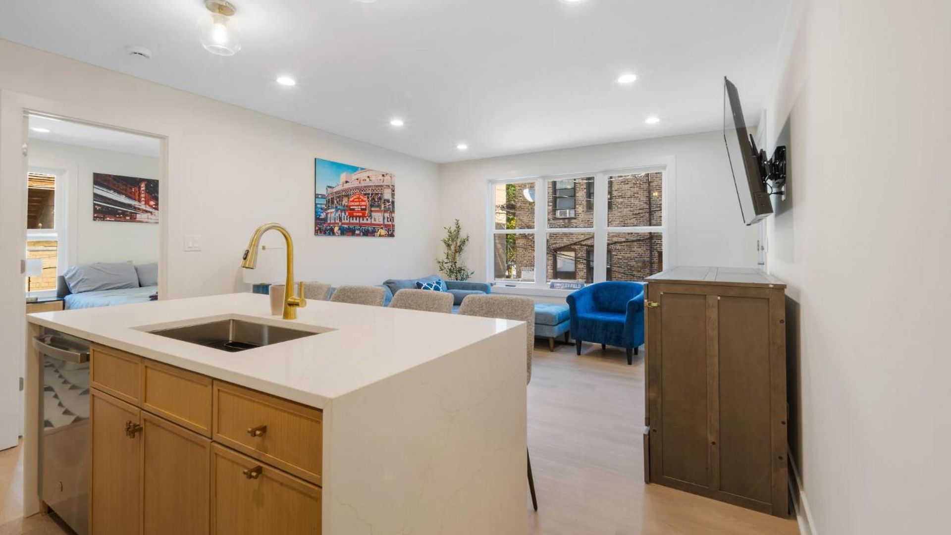 1 Bedroom With Rooftop And Wrigley Views Chicago