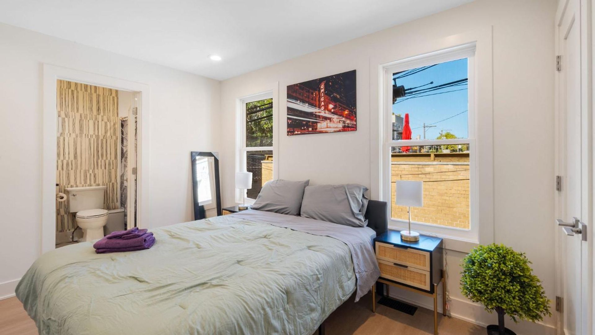 Apartment 1 Bedroom With Rooftop And Wrigley Views