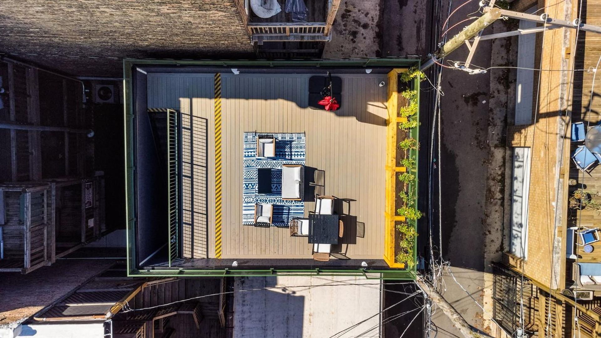 1 Bedroom With Rooftop And Wrigley Views Apartment Chicago