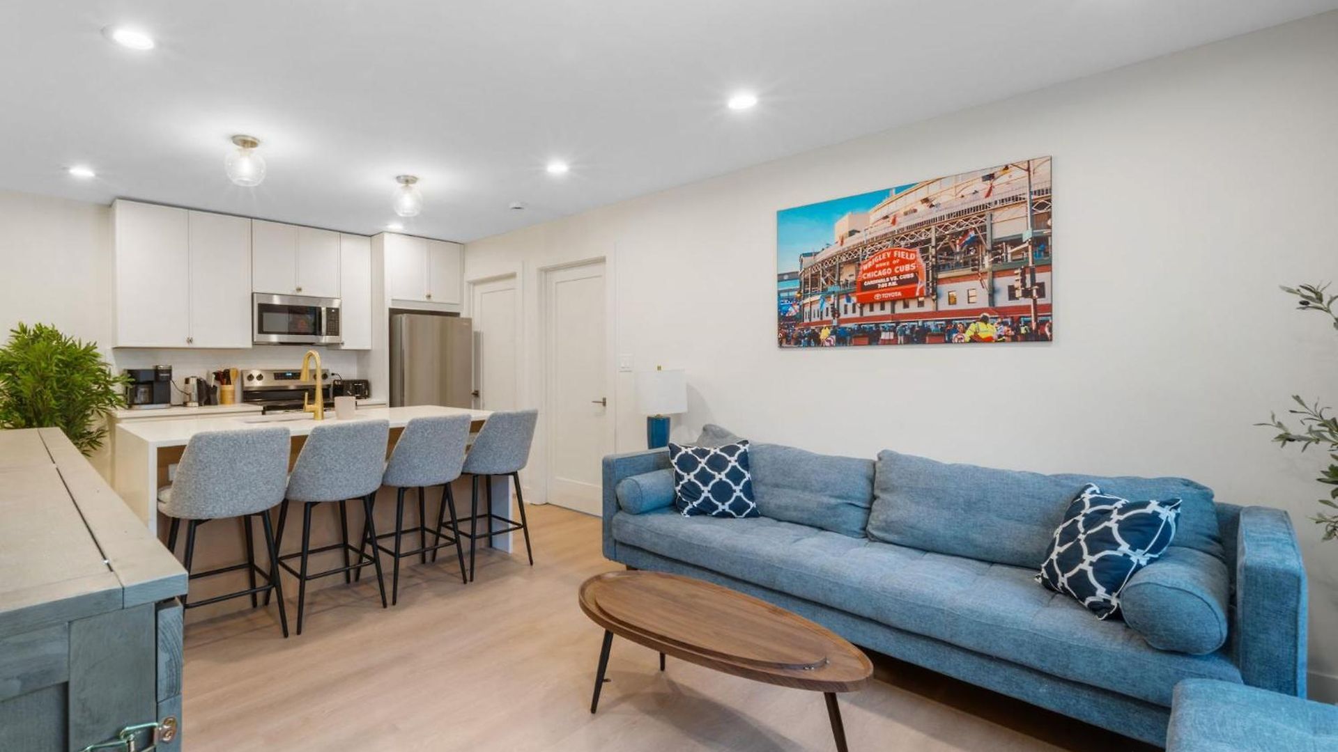 1 Bedroom With Rooftop And Wrigley Views