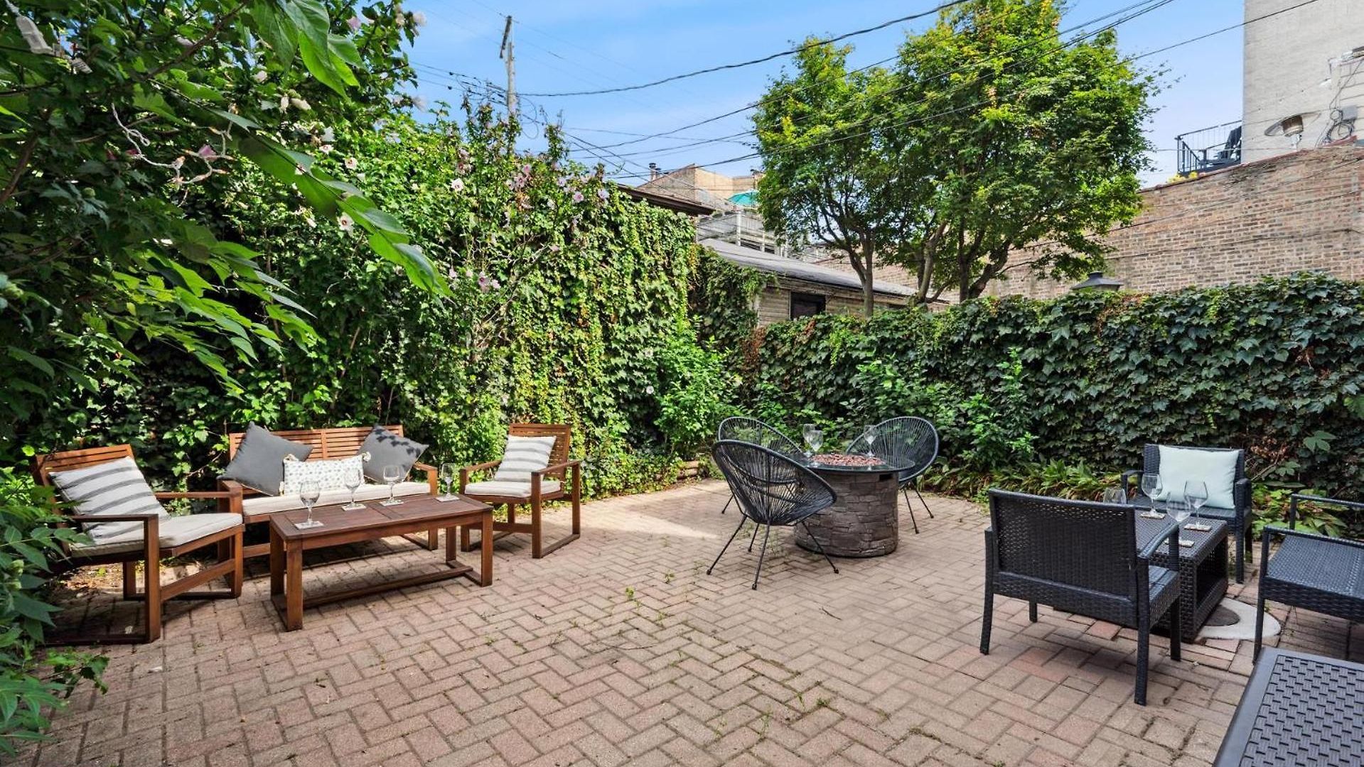 Wrigley 4br Home, Sleeps 10 Holiday home *