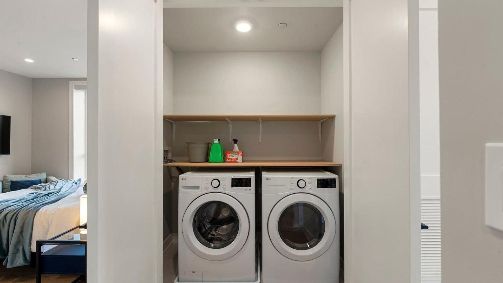Apartment New Build In Pilsen Spacious 2 Bed 2 Bath Unit *