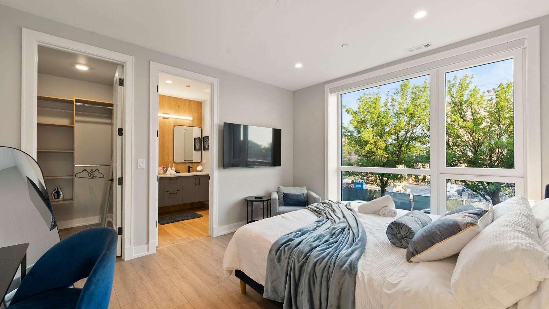 New Build In Pilsen Spacious 2 Bed 2 Bath Unit Apartment *