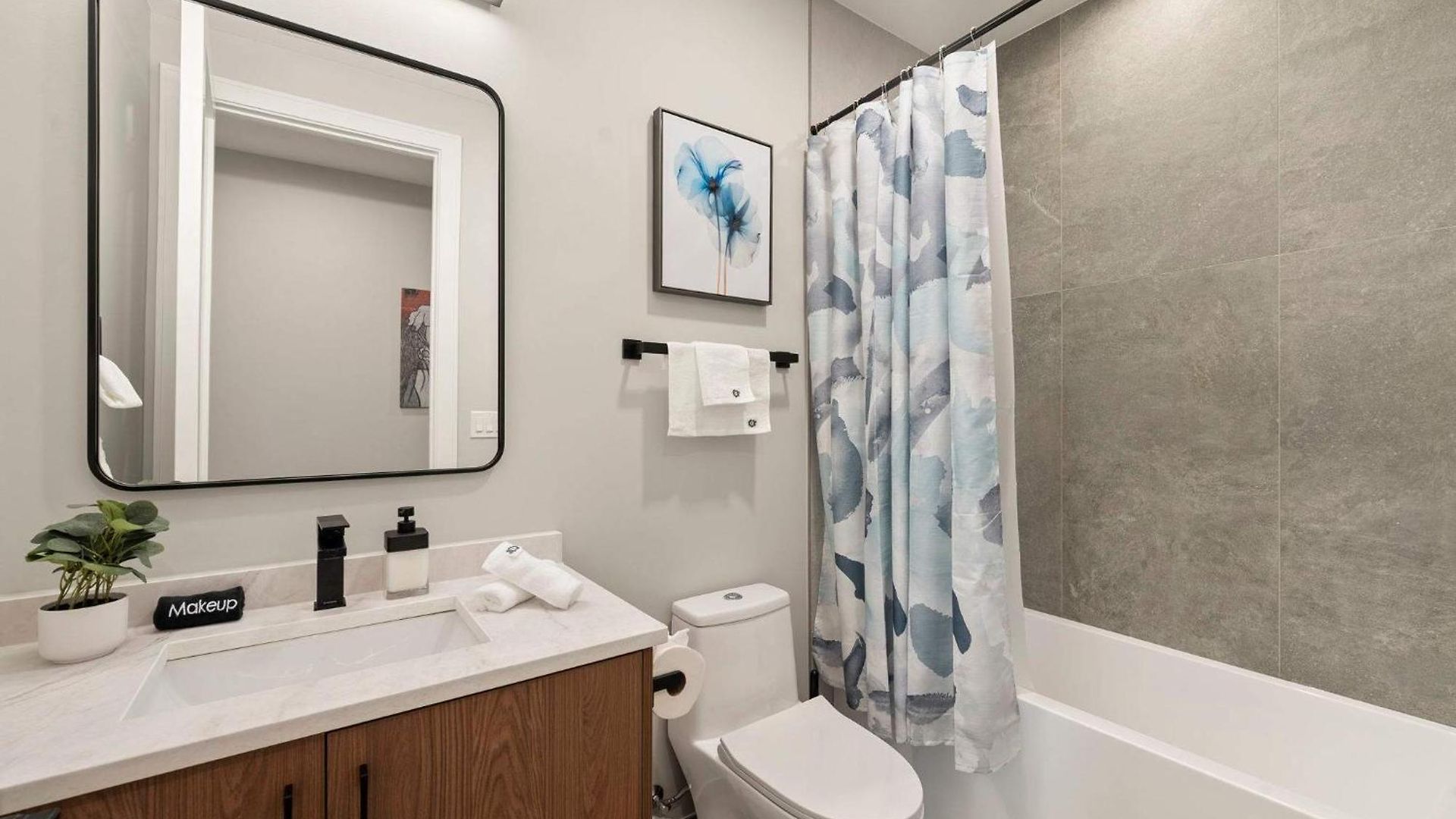 New Build In Pilsen Spacious 2 Bed 2 Bath Unit *