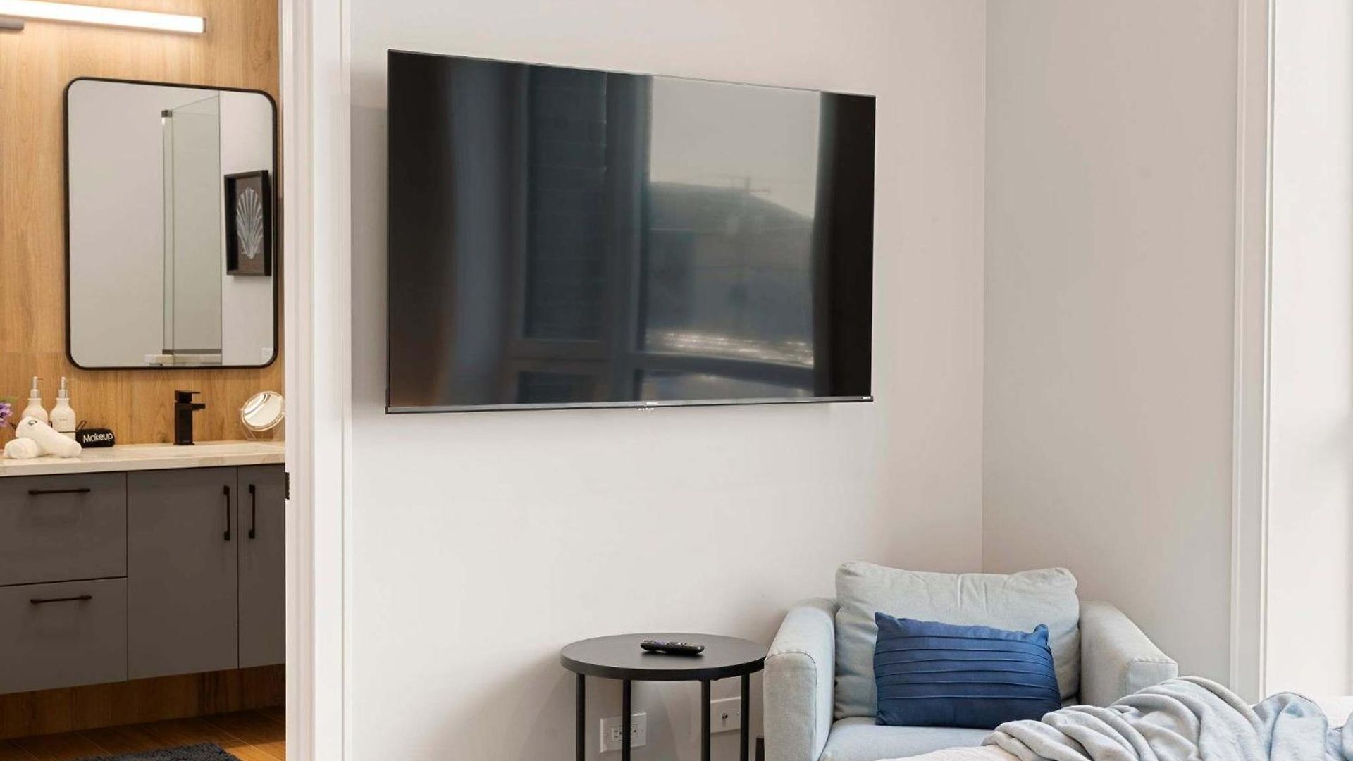 New Build In Pilsen Spacious 2 Bed 2 Bath Unit Apartment *