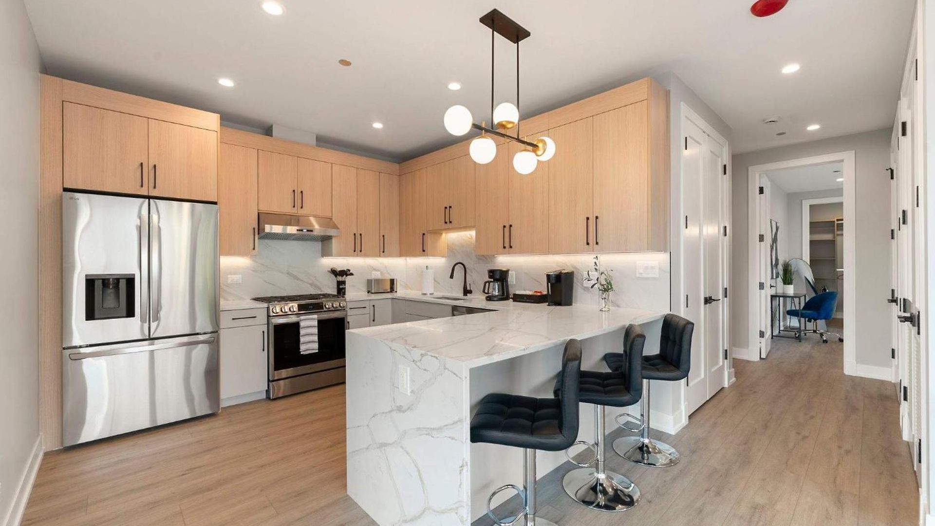 Apartment New Build In Pilsen Spacious 2 Bed 2 Bath Unit *