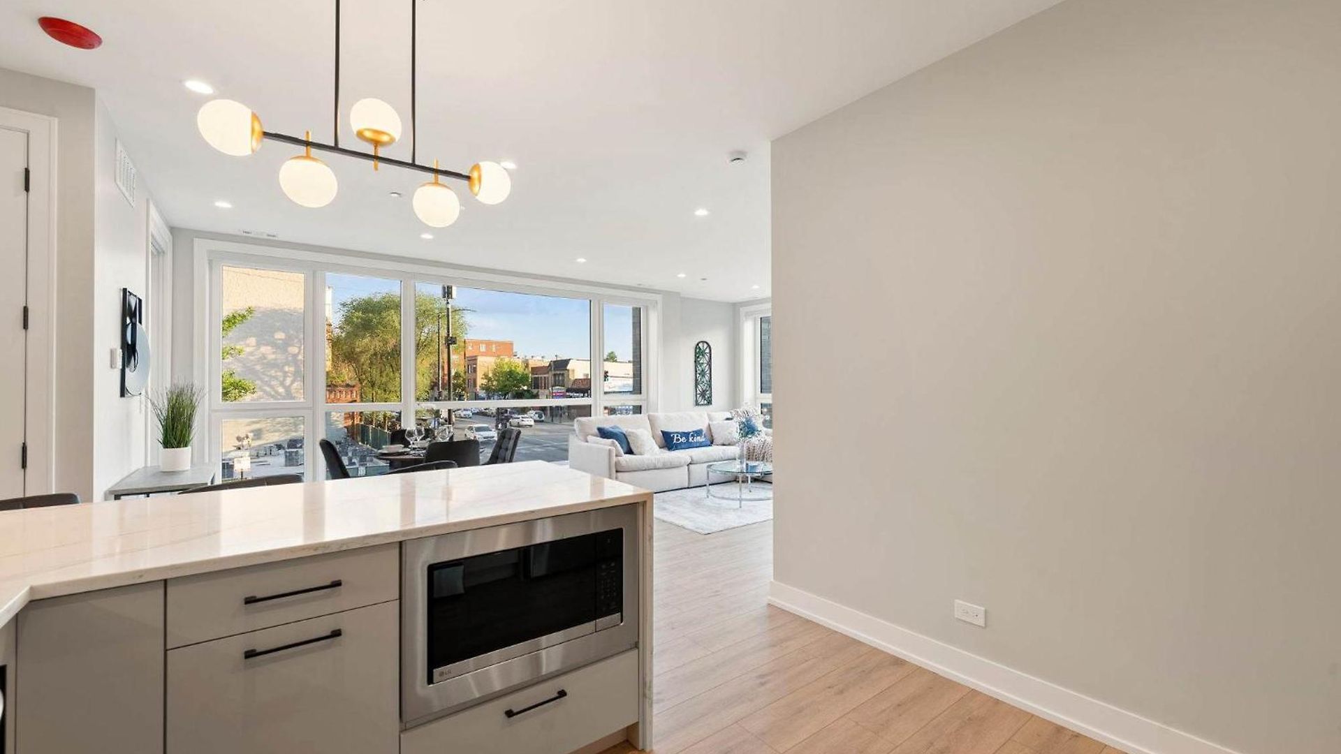 New Build In Pilsen Spacious 2 Bed 2 Bath Unit *