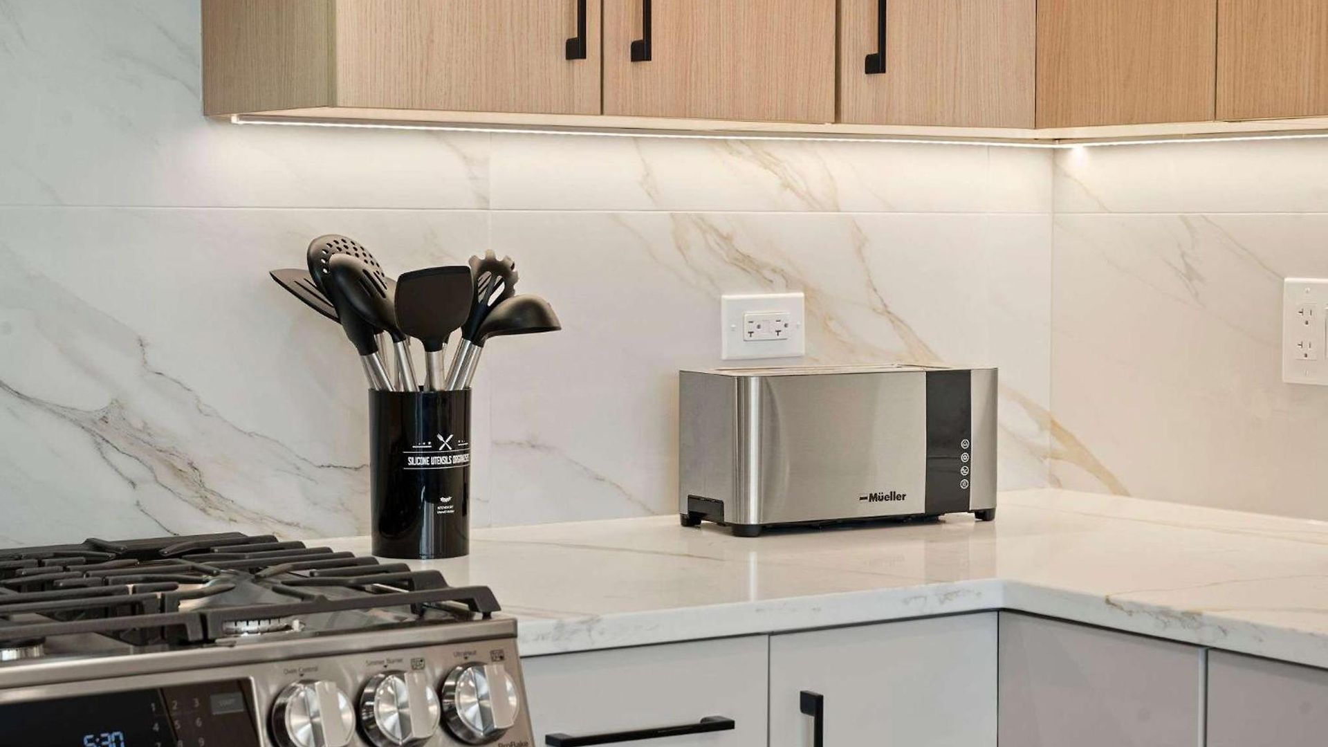 New Build In Pilsen Spacious 2 Bed 2 Bath Unit Apartment