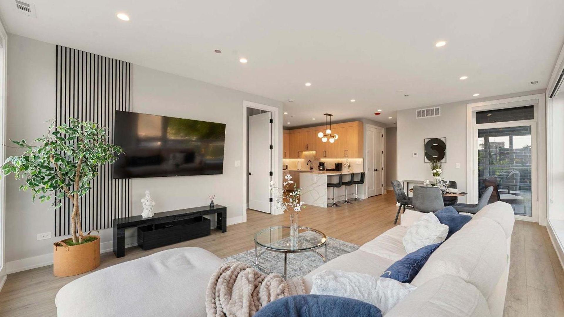 Apartment New Build In Pilsen Spacious 2 Bed 2 Bath Unit