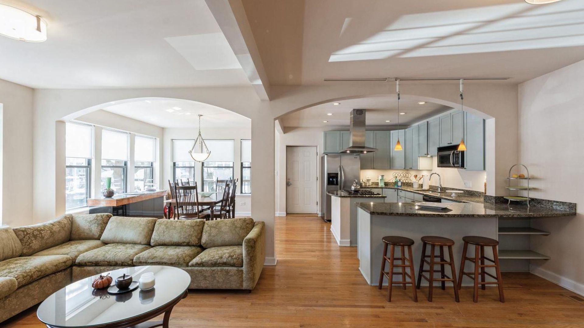 Wrigleyville Away From Home! 5 Mins From Downtown! Steps From Lake!! Cozy! Apartment Chicago