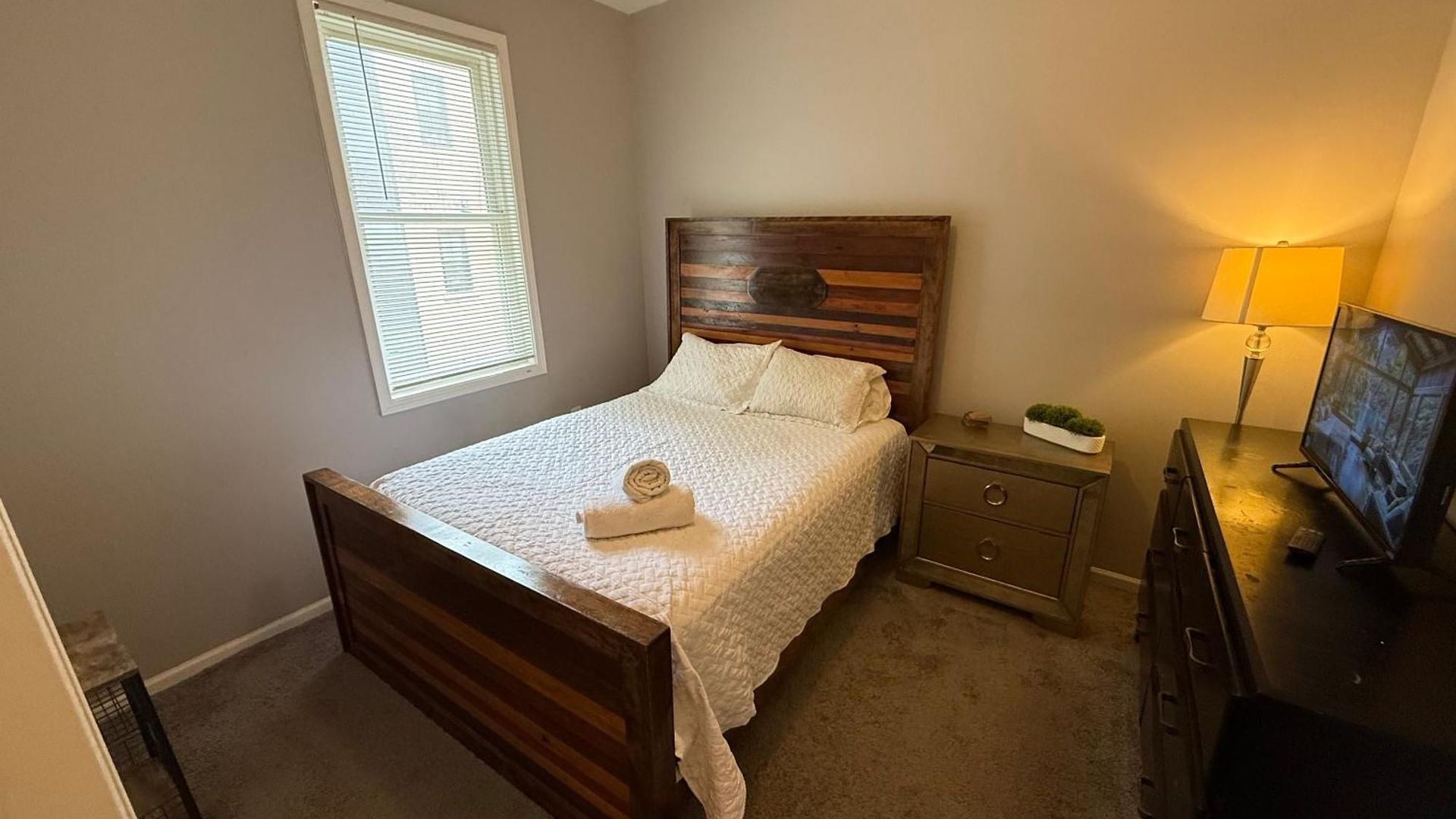 Homestay Wonderful Close To Downtown - Free Parking