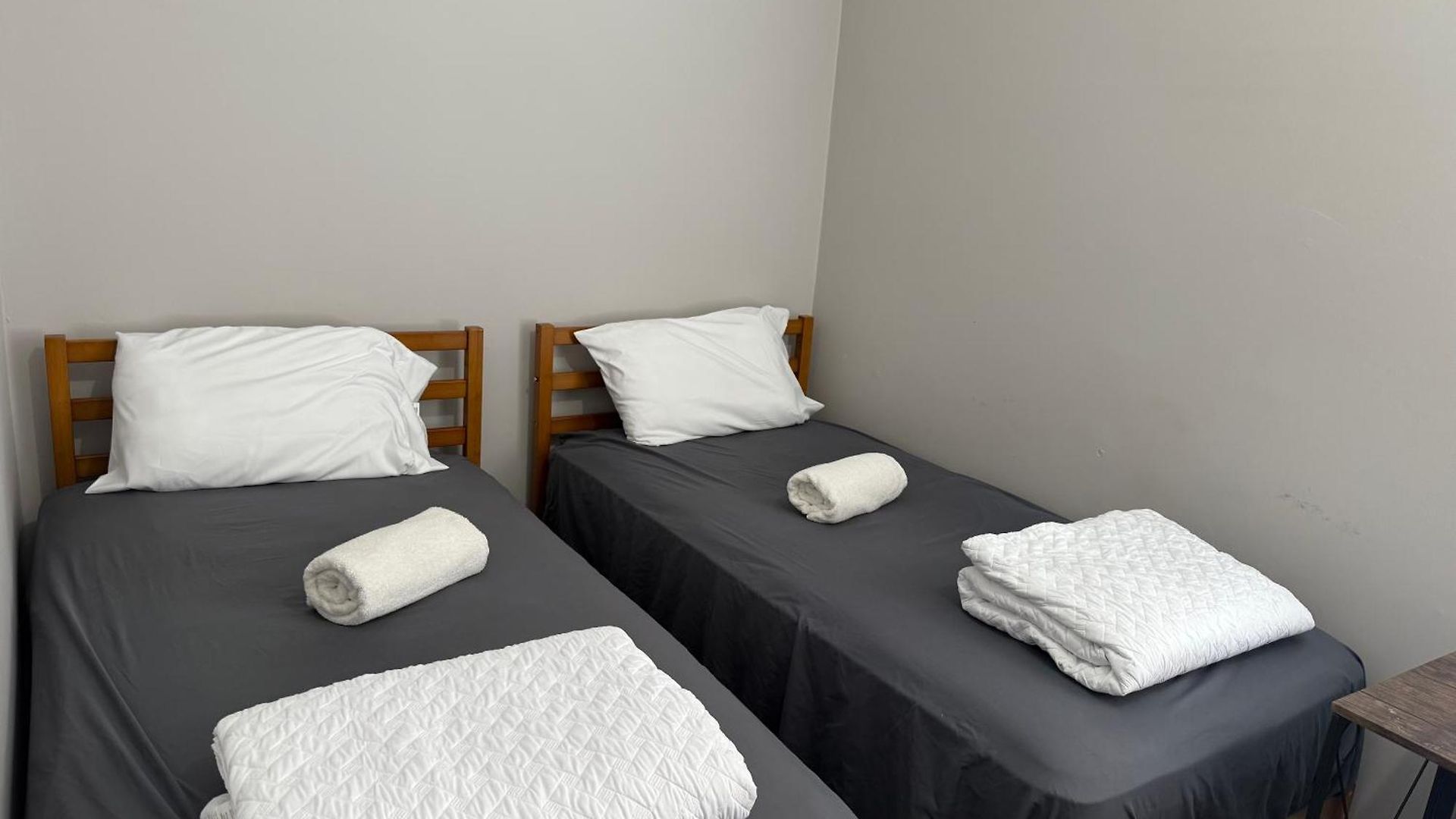 Beautiful Near Downtwon - Free Parking! Homestay *