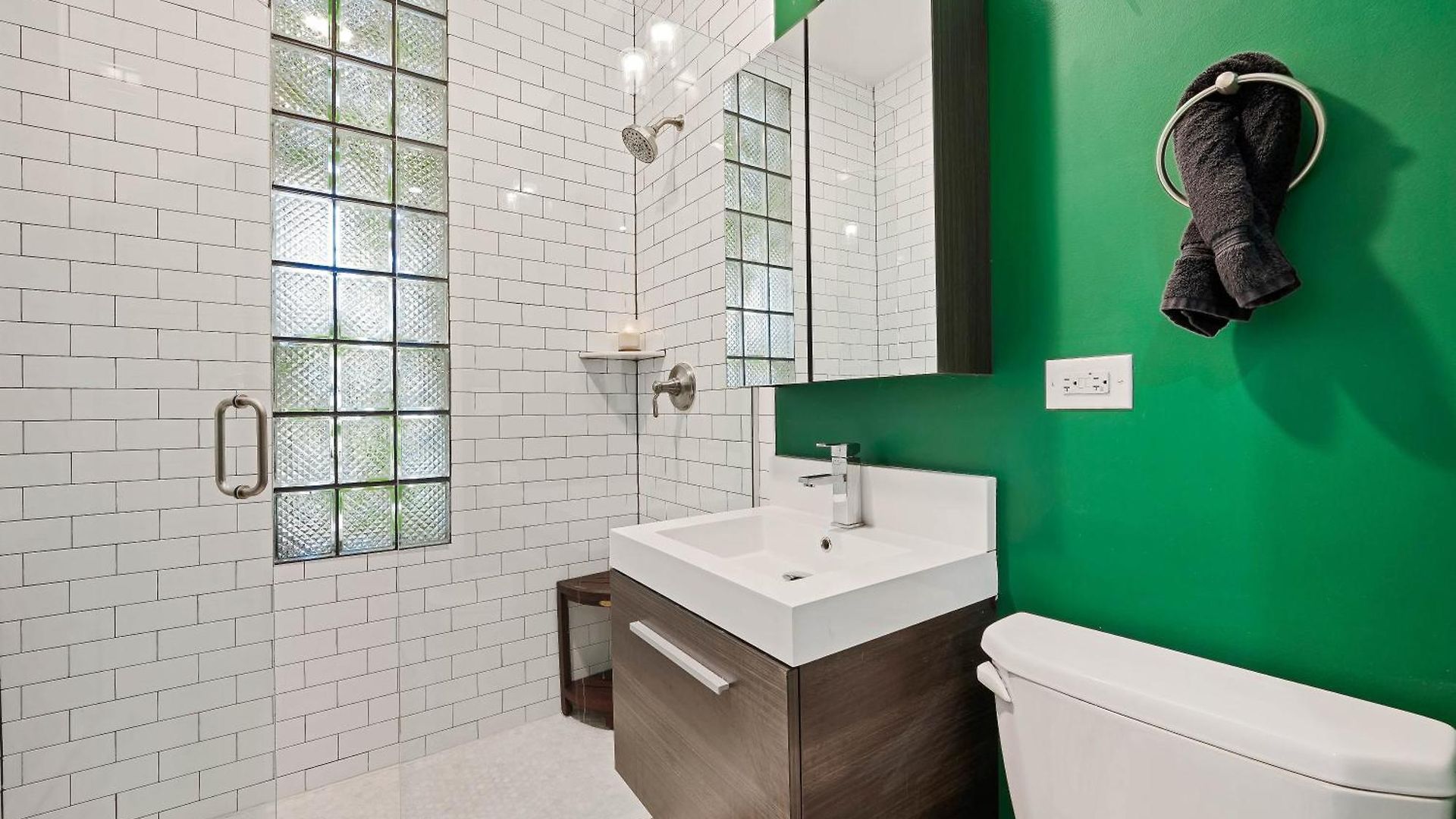 Wicker Park 4bd 3ba, Steps From Cta, Parking Incl