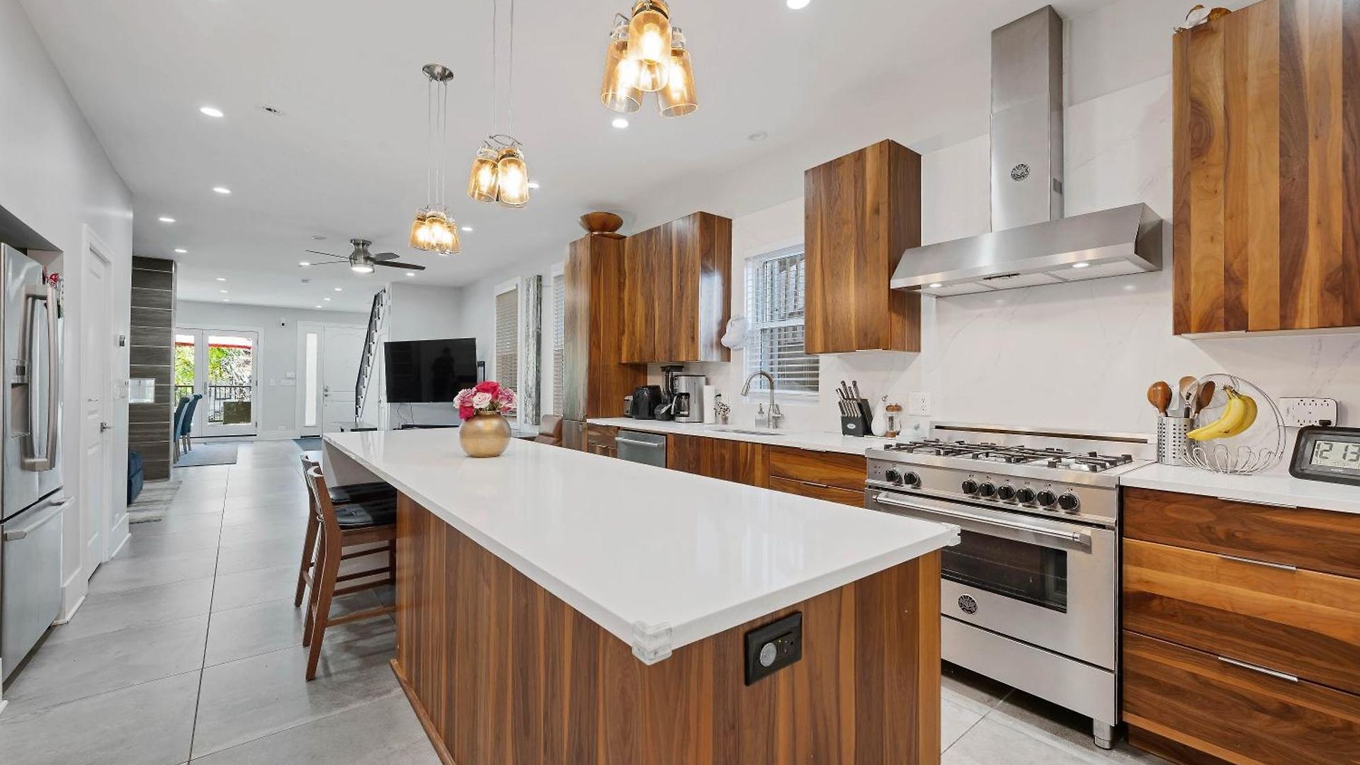 Wicker Park 4bd 3ba, Steps From Cta, Parking Incl Holiday home *