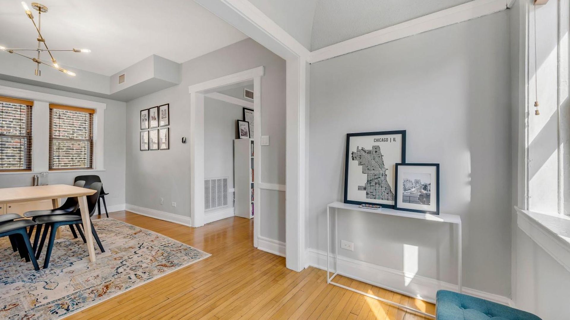 Steps To The Lakefront! Uptown Beauty Is Everything Need For A Perfect Getaway Apartment Chicago