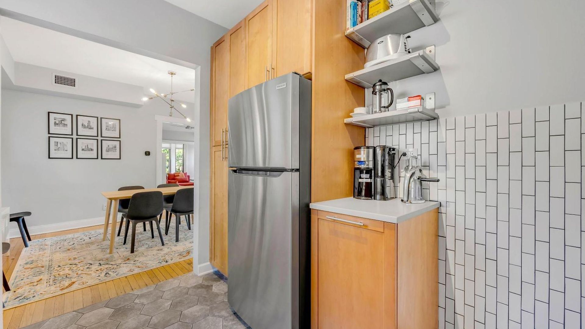 Apartment Steps To The Lakefront! Uptown Beauty Is Everything Need For A Perfect Getaway *