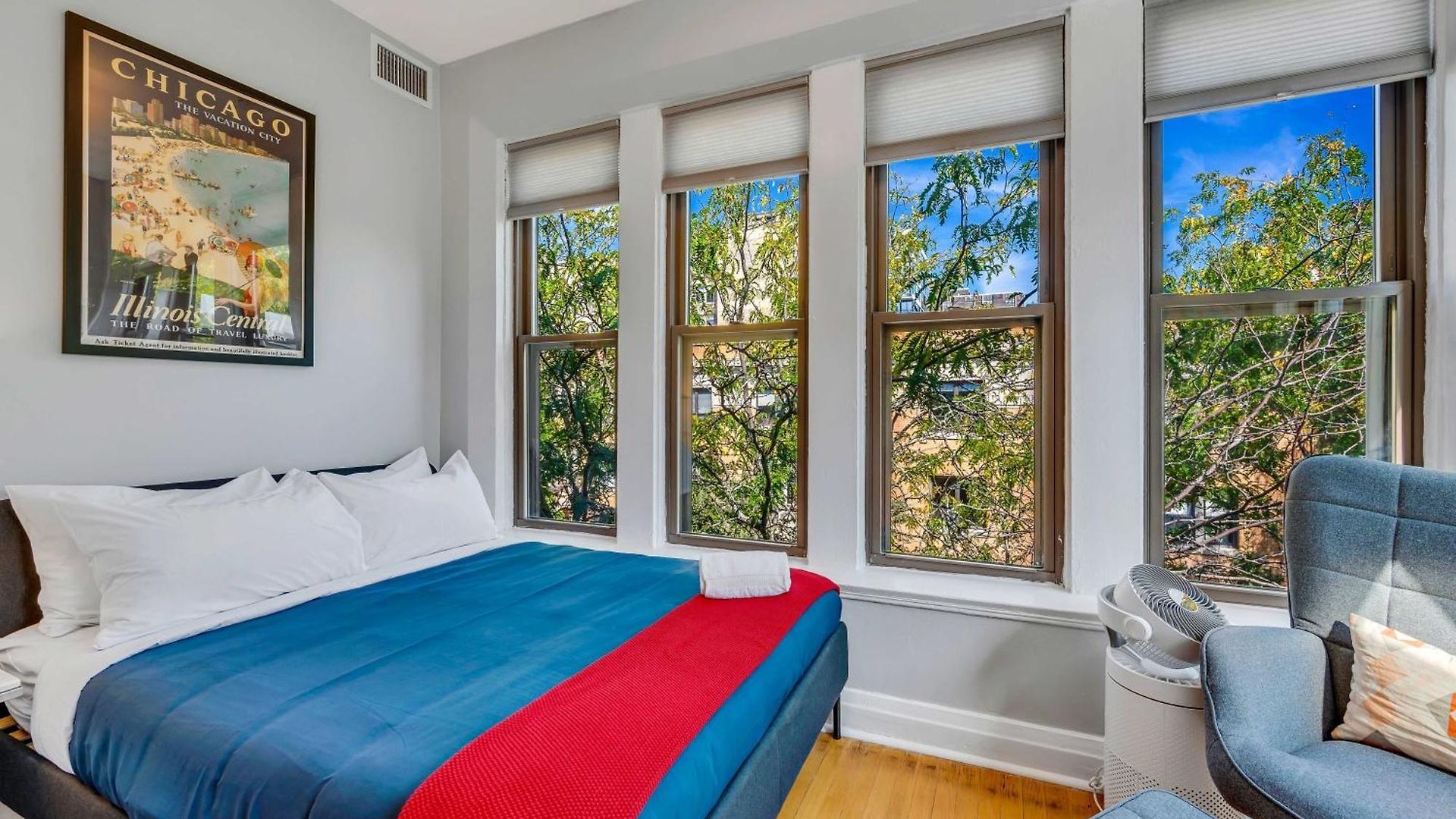 Steps To The Lakefront! Uptown Beauty Is Everything Need For A Perfect Getaway