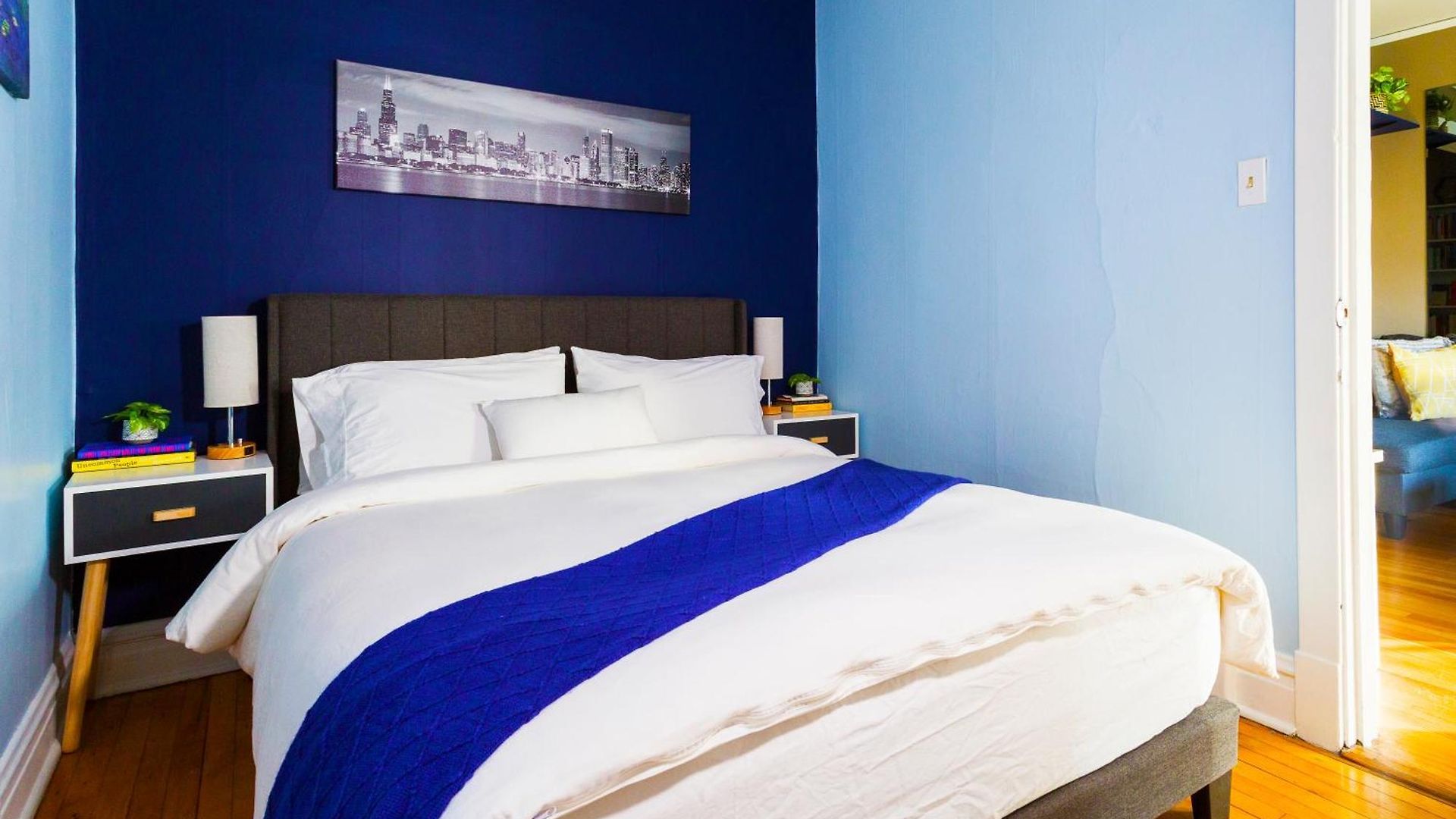 Apartment Hermosa House - Peaceful Quiet 3br, Free Street Parking, Solar Powered, By Logan Square Chicago