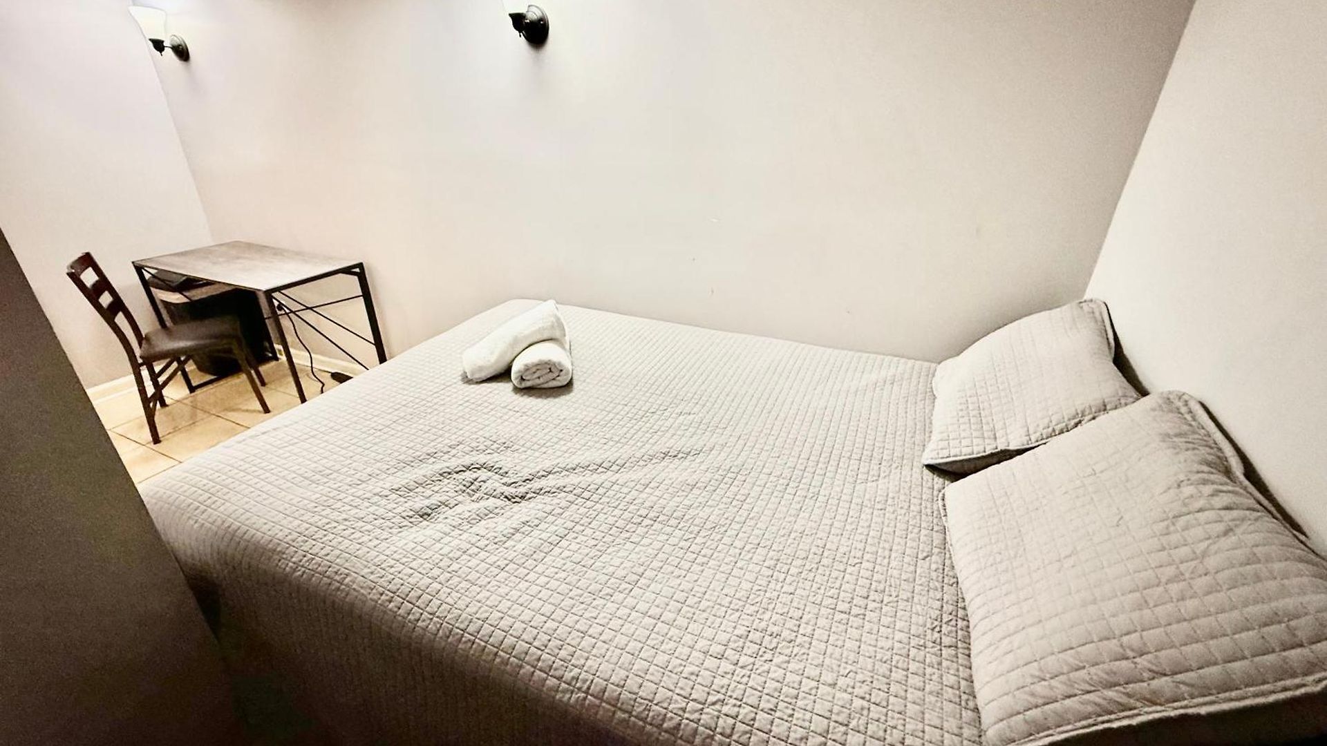 Close To Downtown - Free Parking Homestay