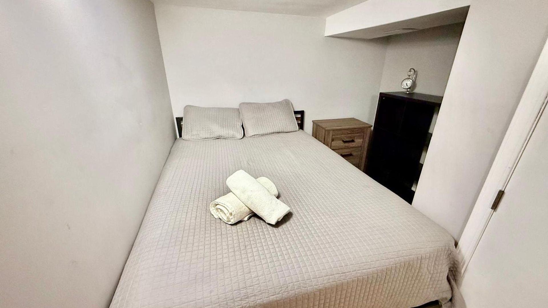 Homestay Close To Downtown - Free Parking *