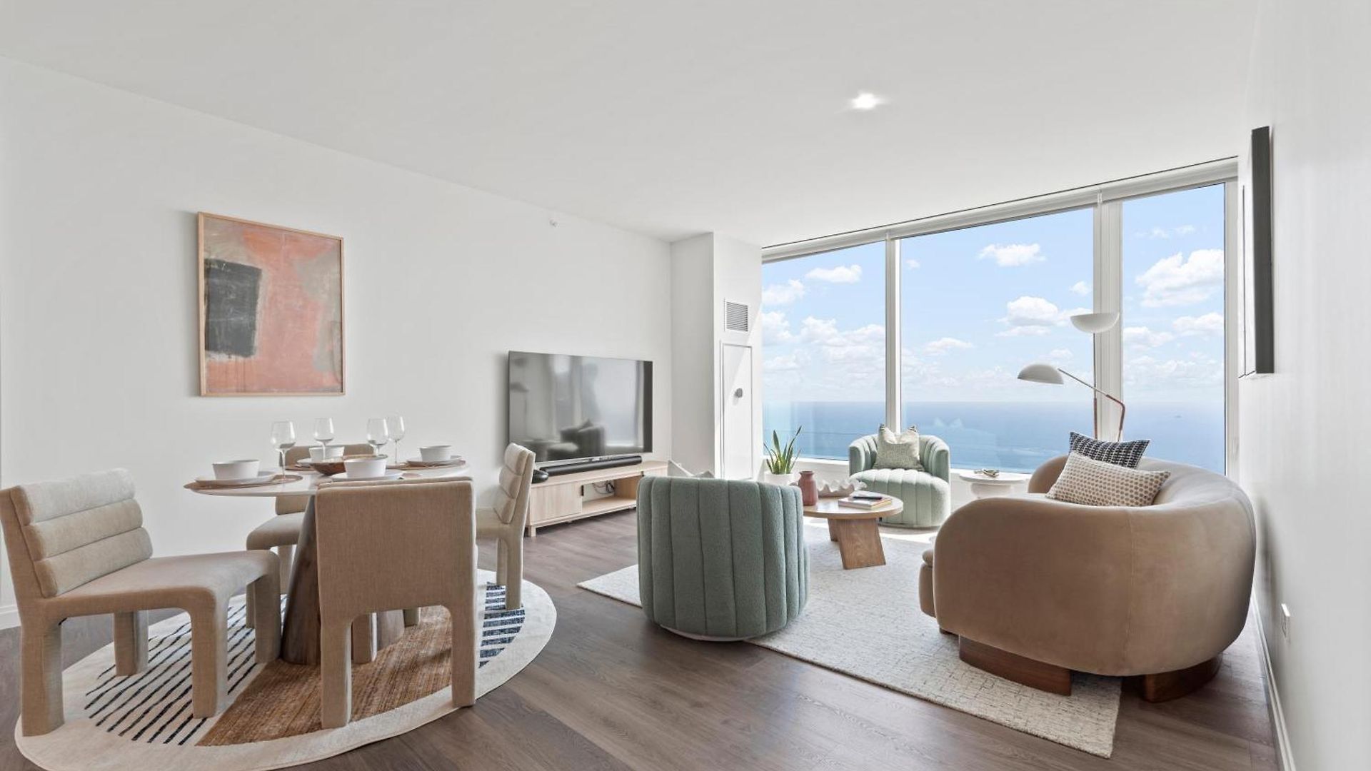 Lux Apts With Views And Amenities Chicago