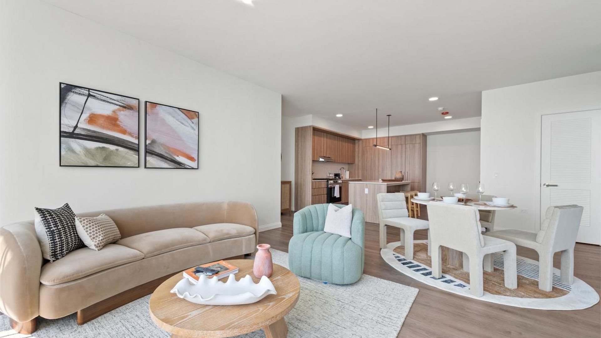 Lux Apts With Views And Amenities