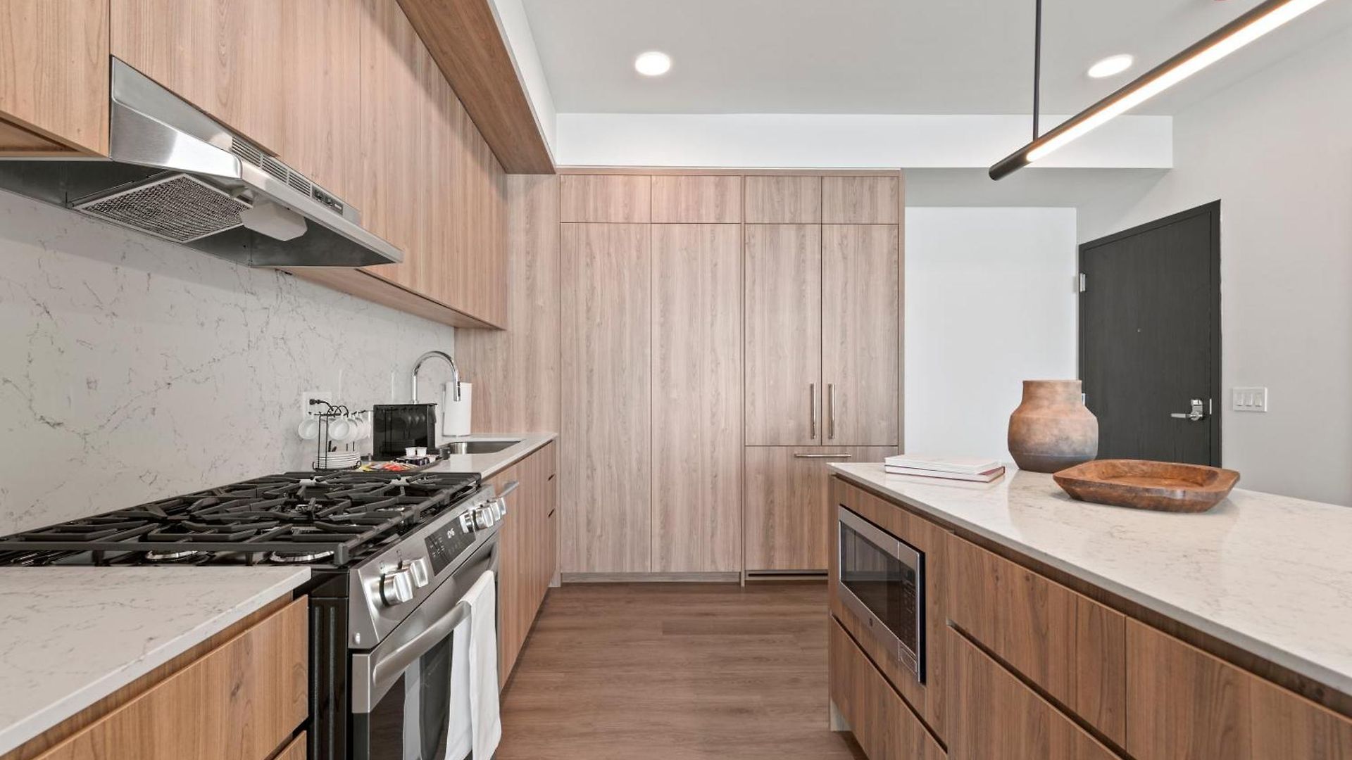 Lux Apts With Views And Amenities *