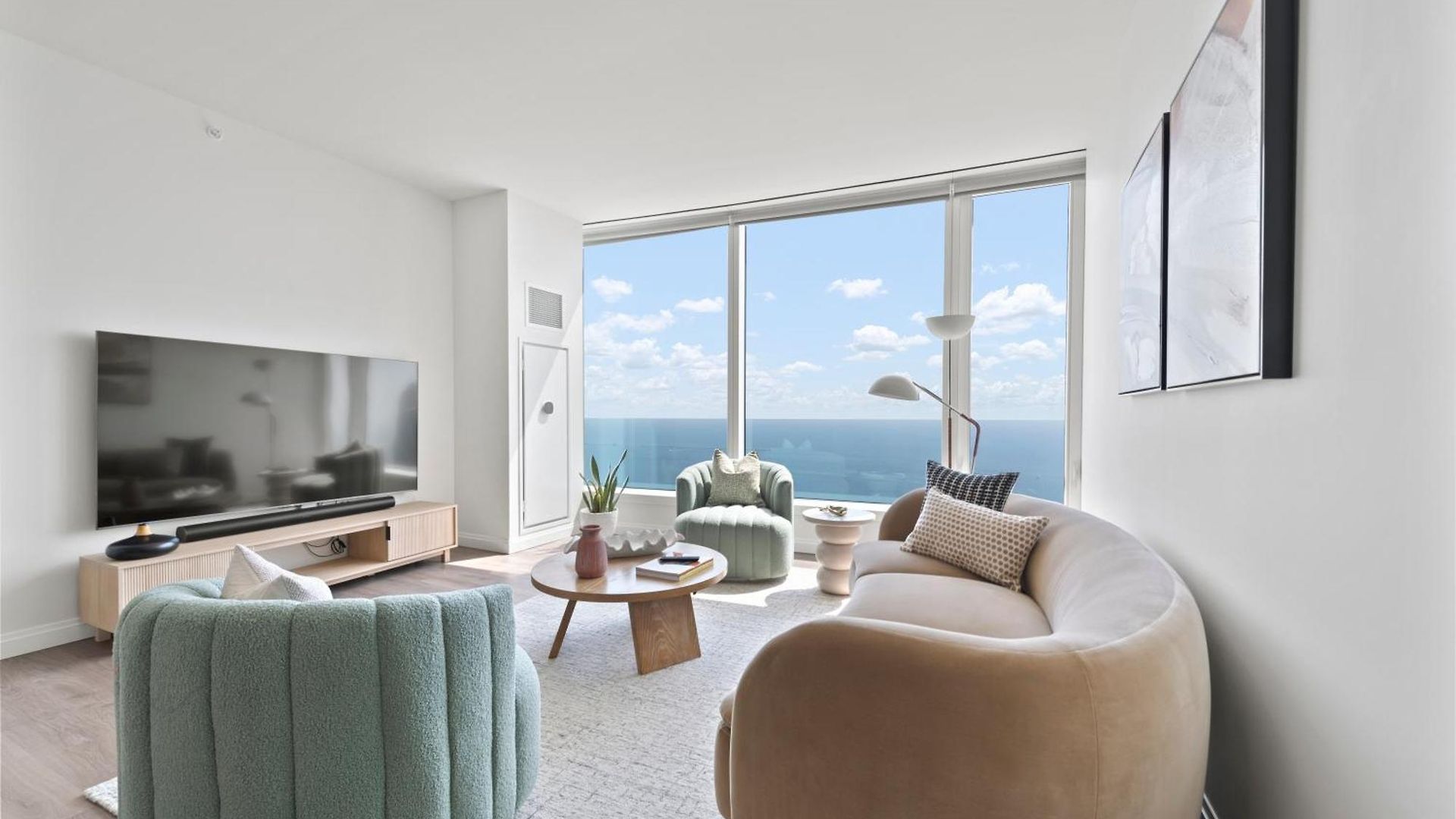 Lux Apts With Views And Amenities * Chicago