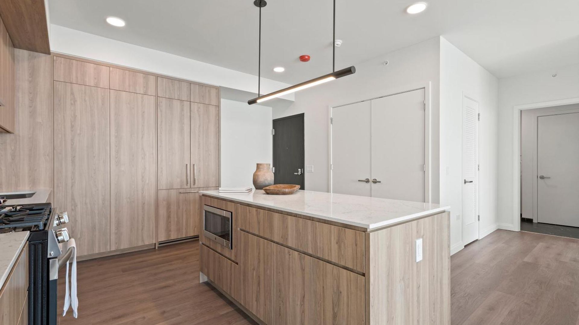 Lux Apts With Views And Amenities Apartment