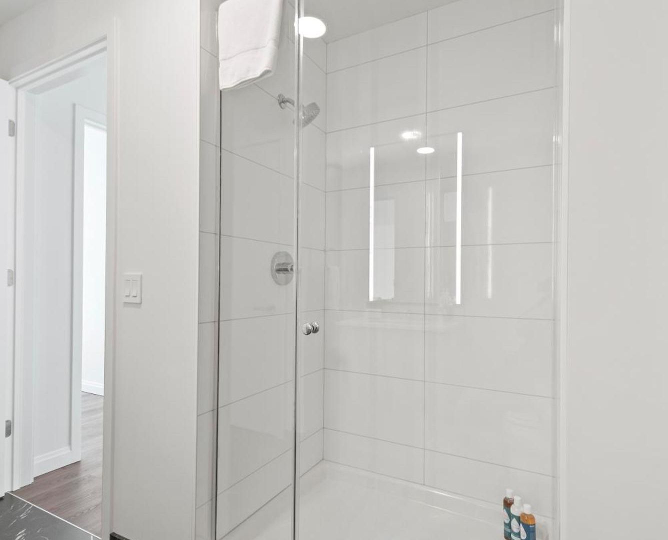 Apartment Lux Apts With Views And Amenities